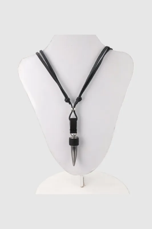 Collar Tipo Cuero Con Colmillo sold by Shasa