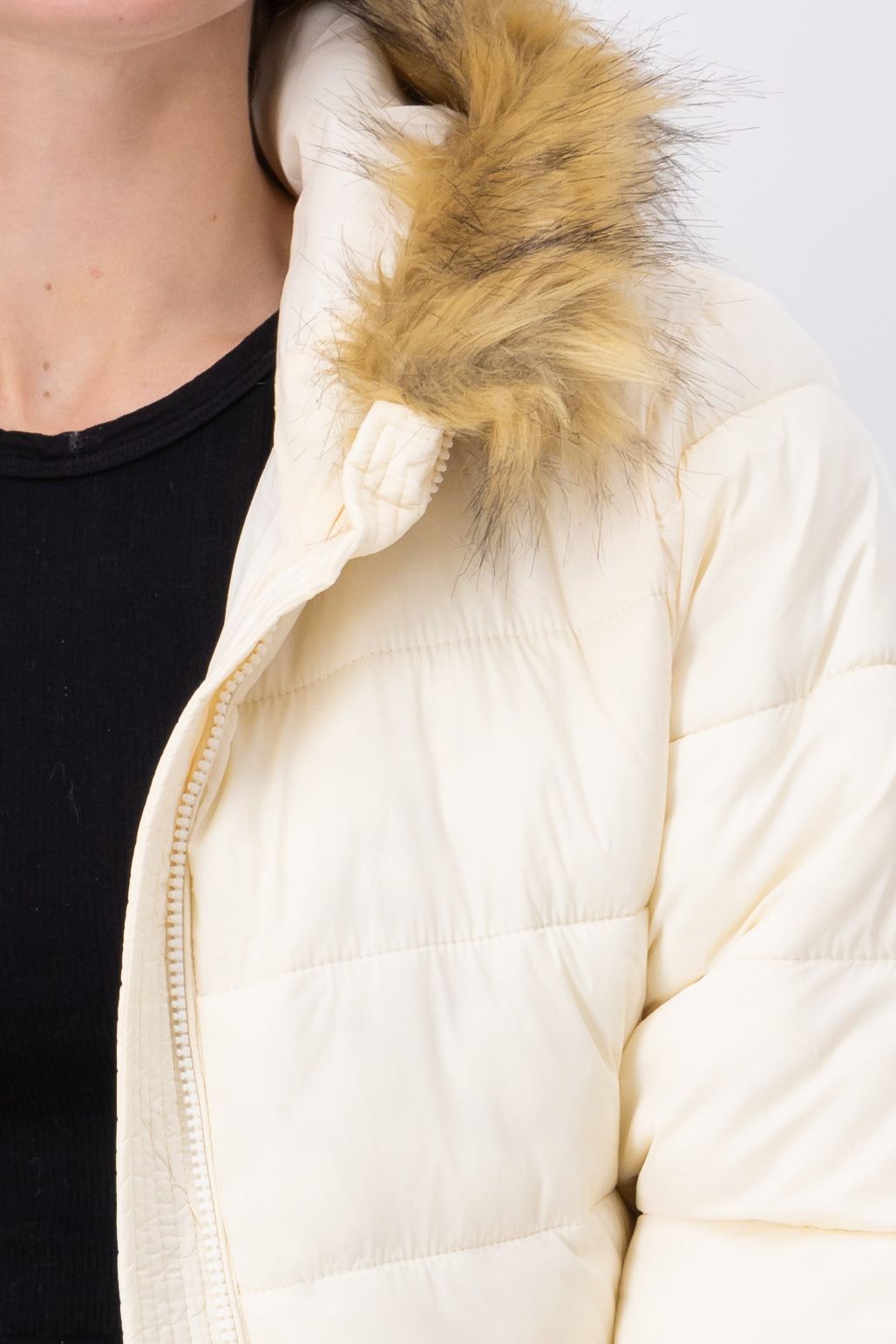 Chamarra capitonada gorro peluche sold by Shasa product image thumbnail 5