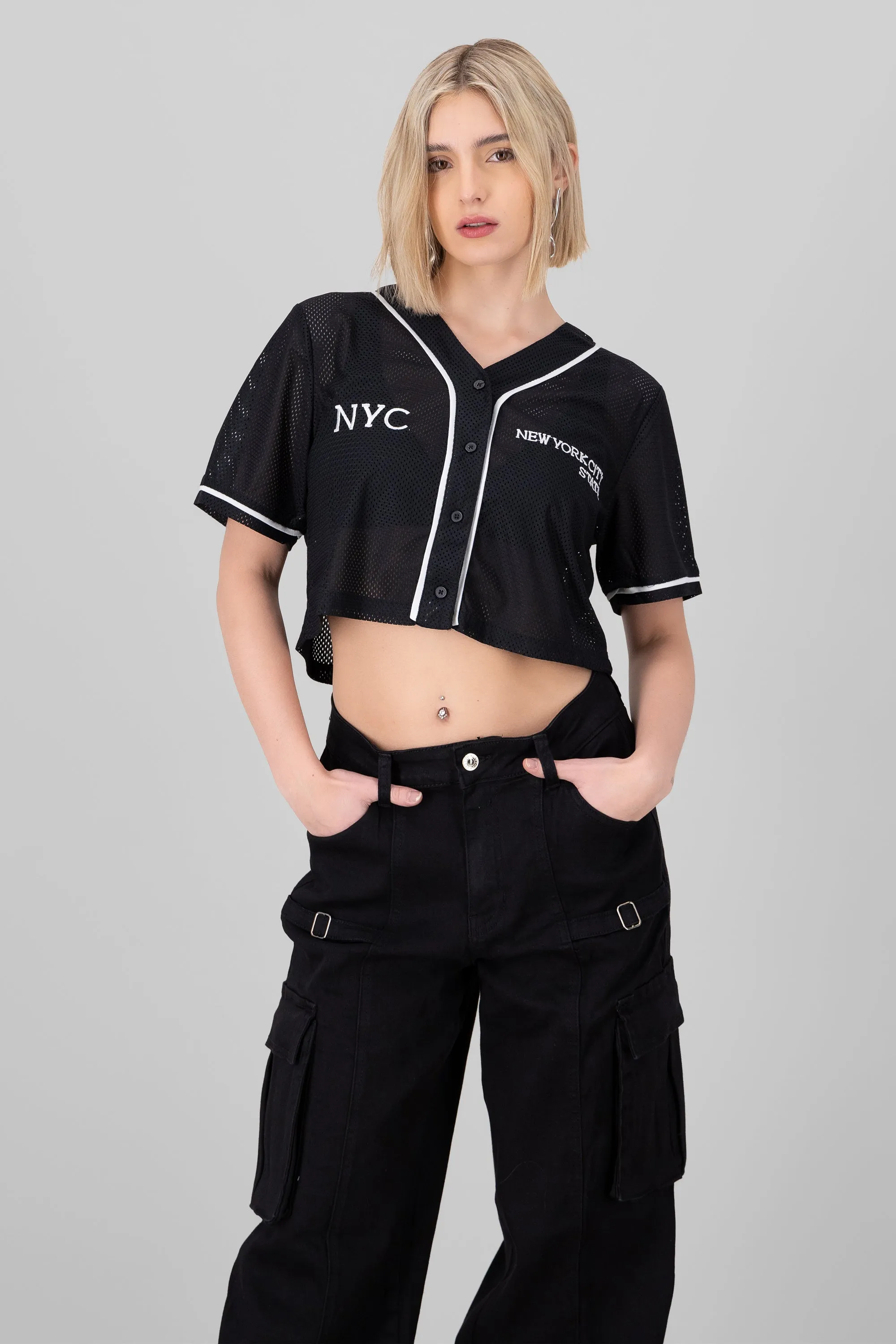 Top con textura de cuello en v de NYC sold by Shasa product image thumbnail 2