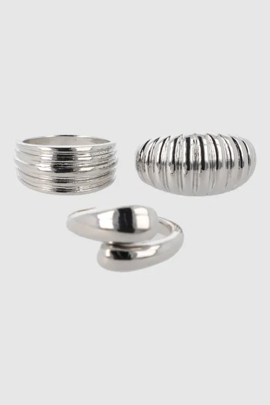 Set de 3 anillos de metal sold by Shasa