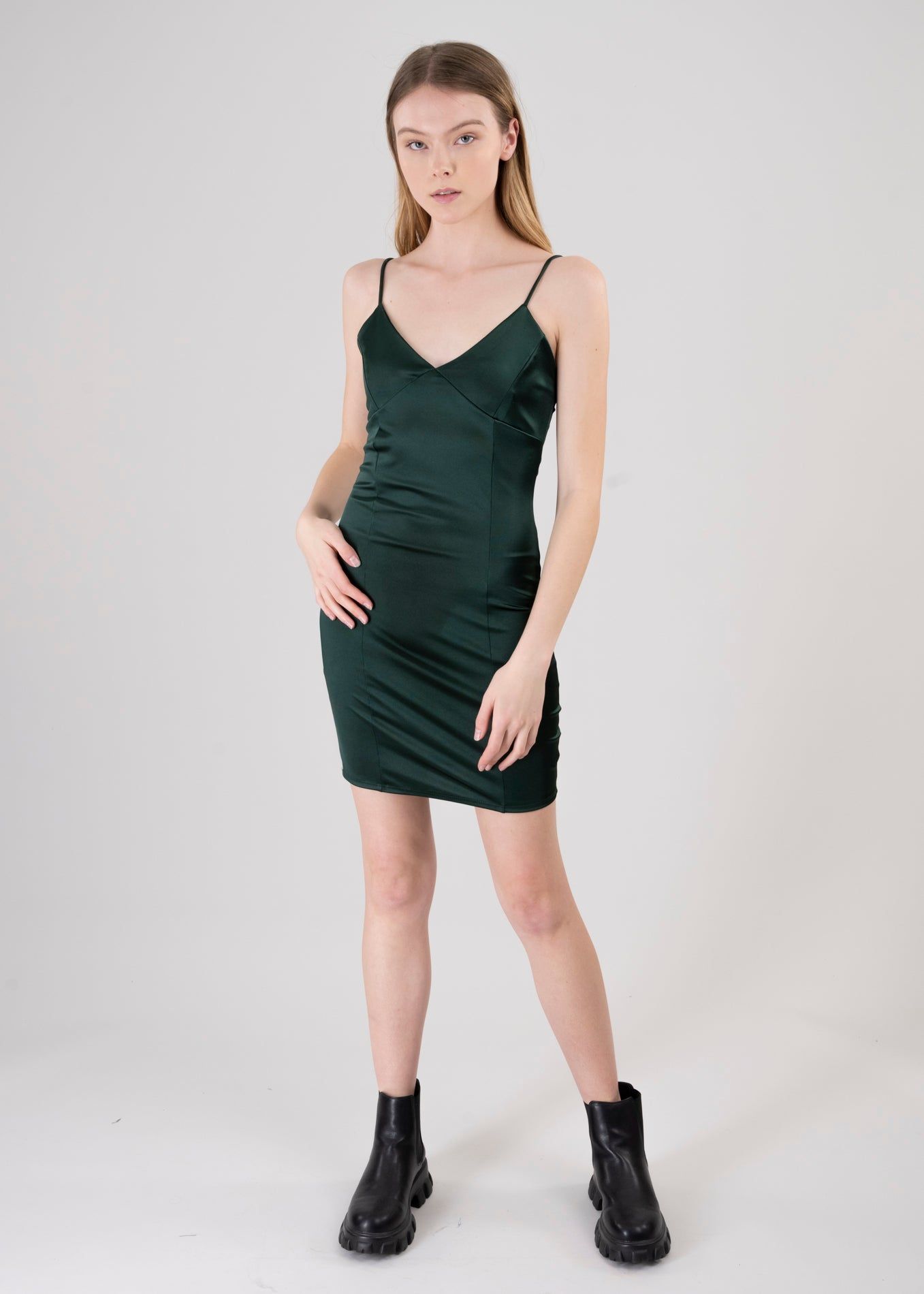 Vestido mini ajustado satín sold by Shasa product image thumbnail 2