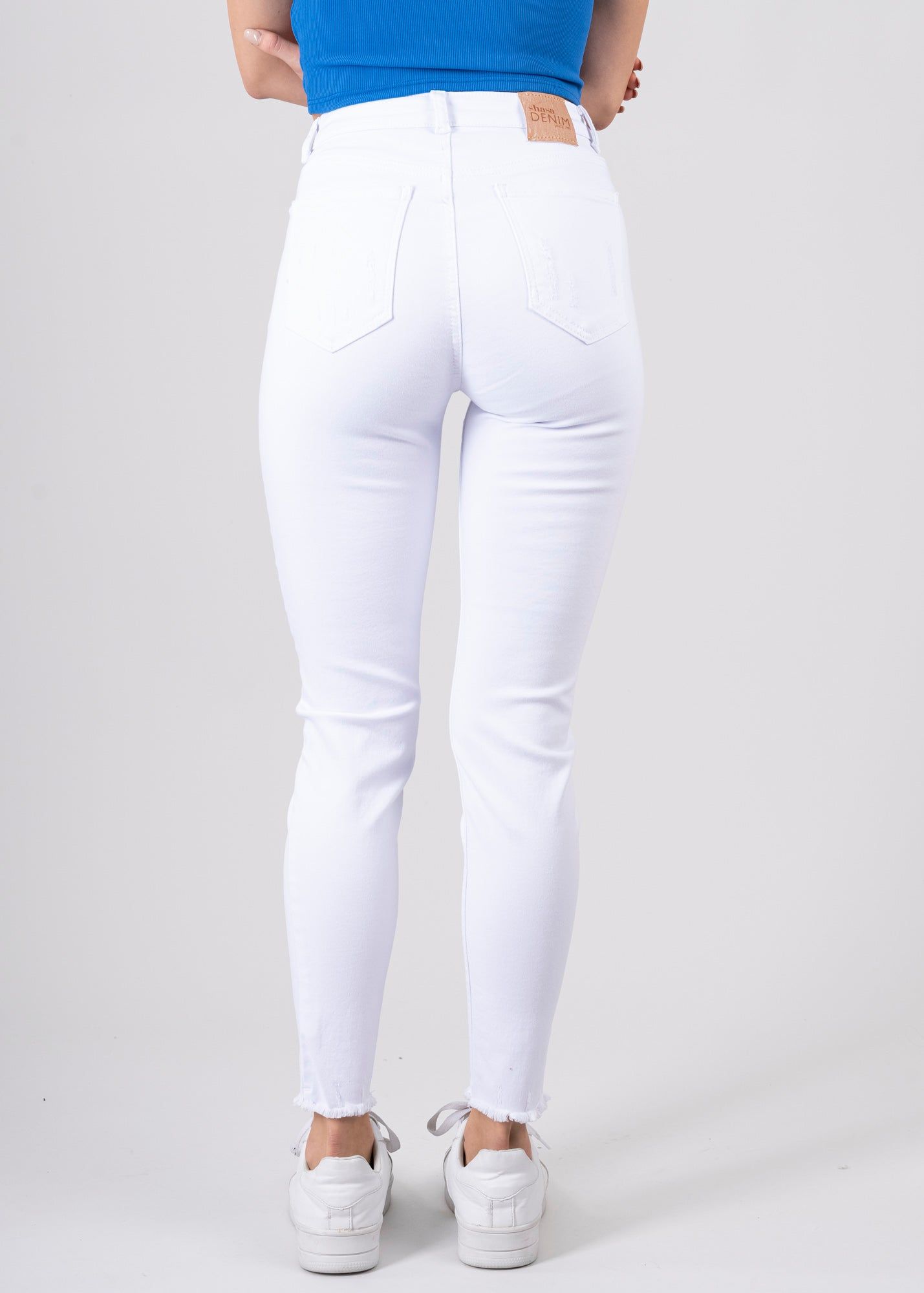 Jeans cintura media destrucciones flecos sold by Shasa product image thumbnail 4