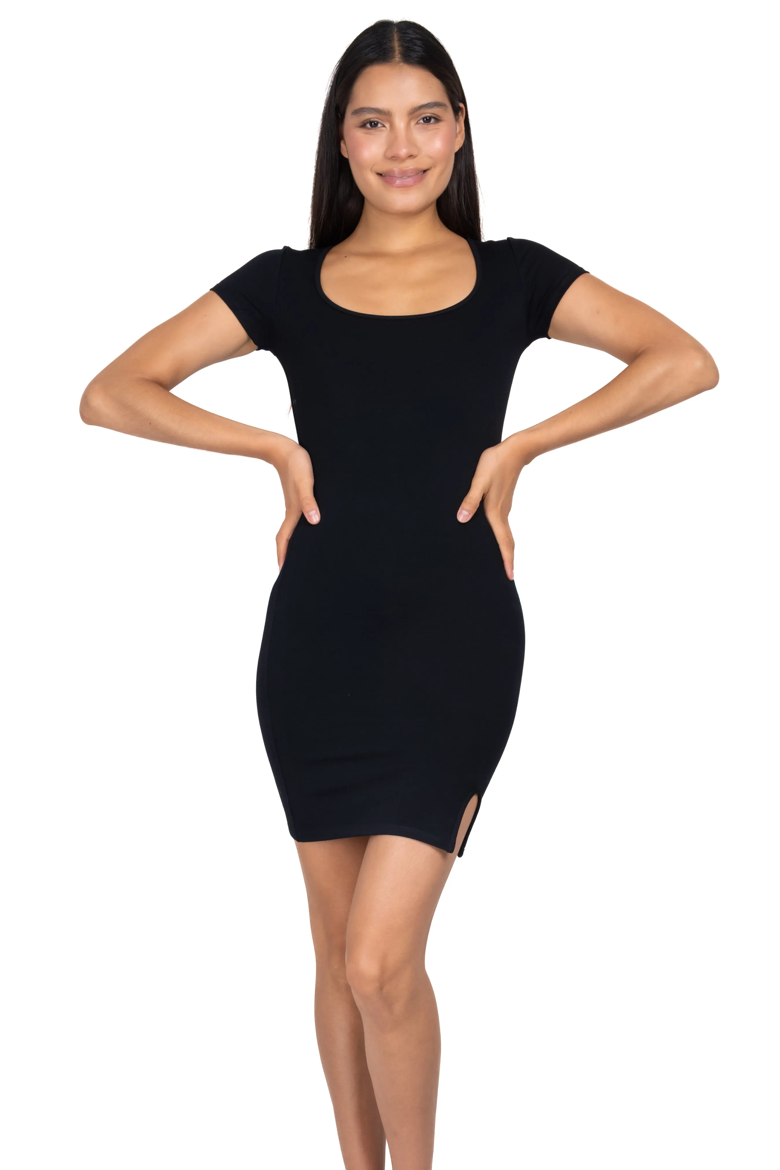 Vestido mini liso escote cuadrado sold by Shasa