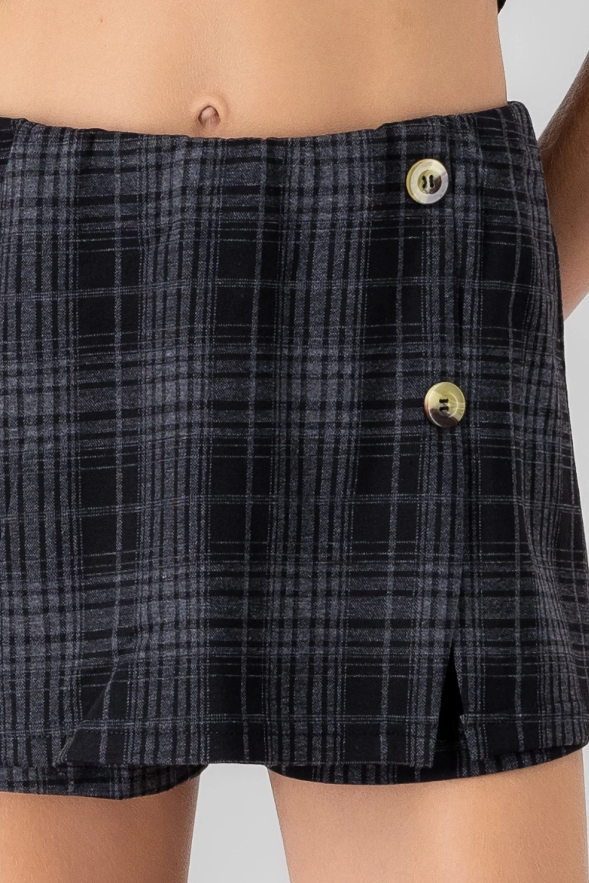 Falda short cuadros detalle botones sold by Shasa product image thumbnail 5