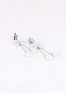 Aretes Flor Cristal Perlas sold by Shasa