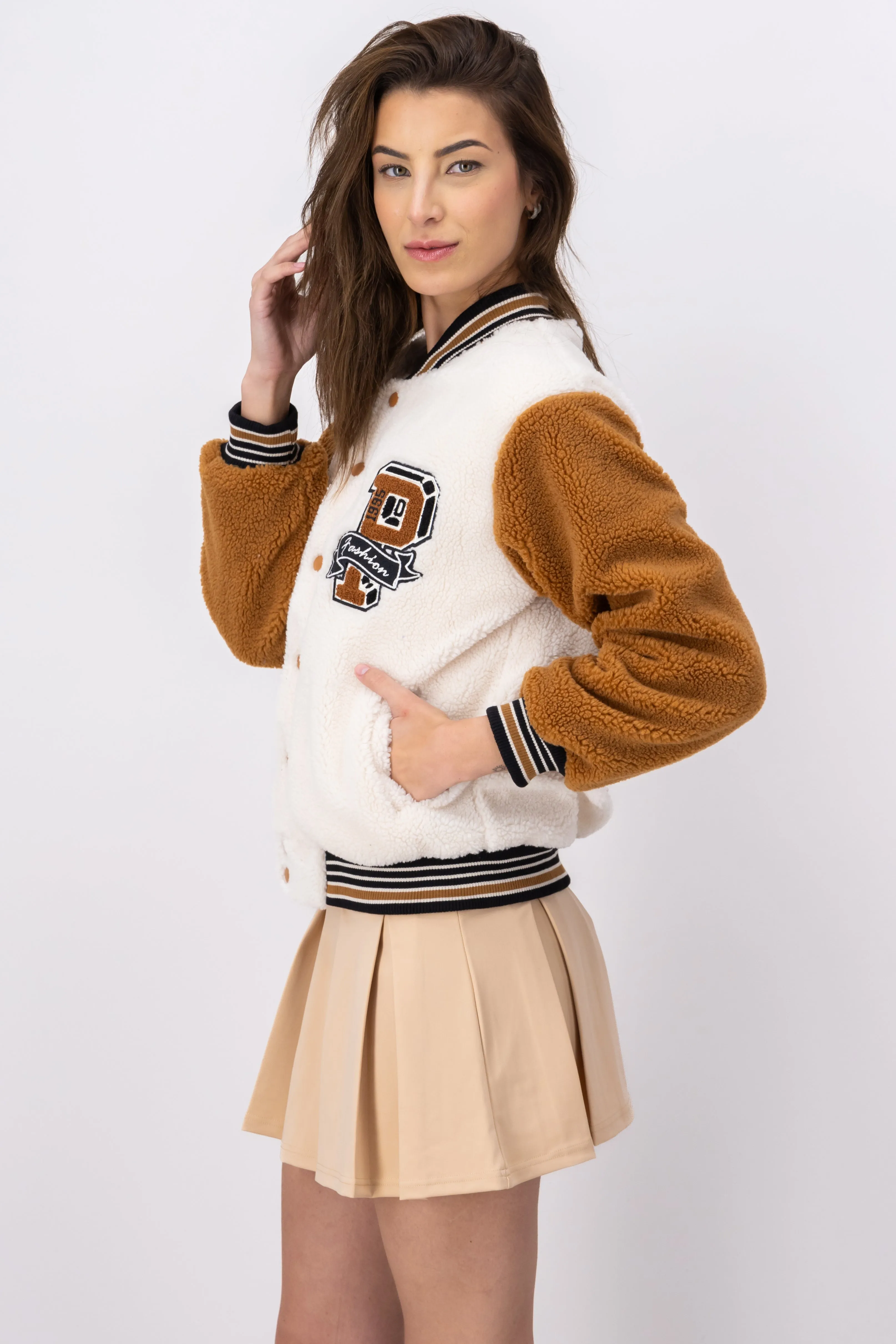 Chamarra bomber peluche parche sold by Shasa product image thumbnail 3