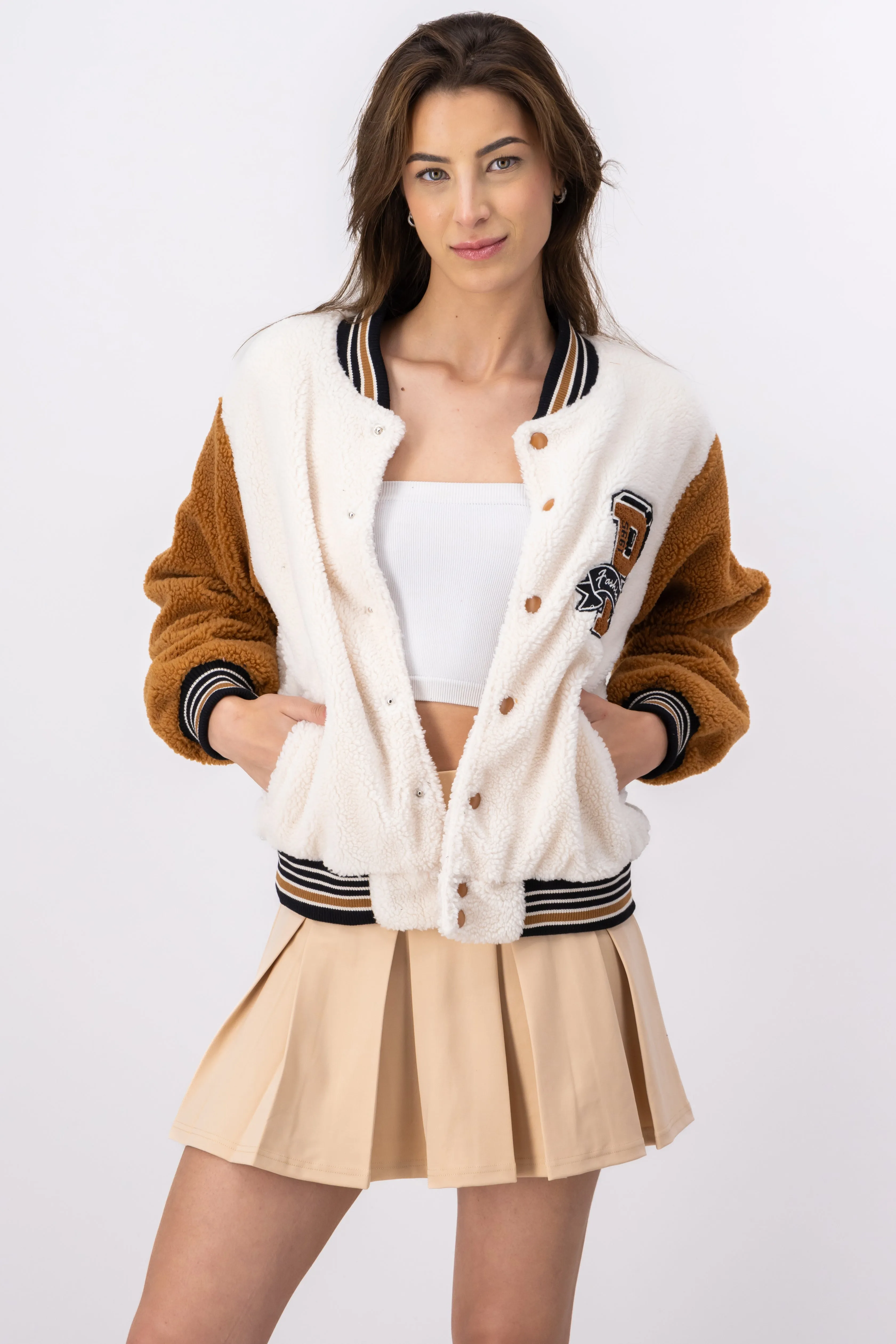 Chamarra bomber peluche parche sold by Shasa