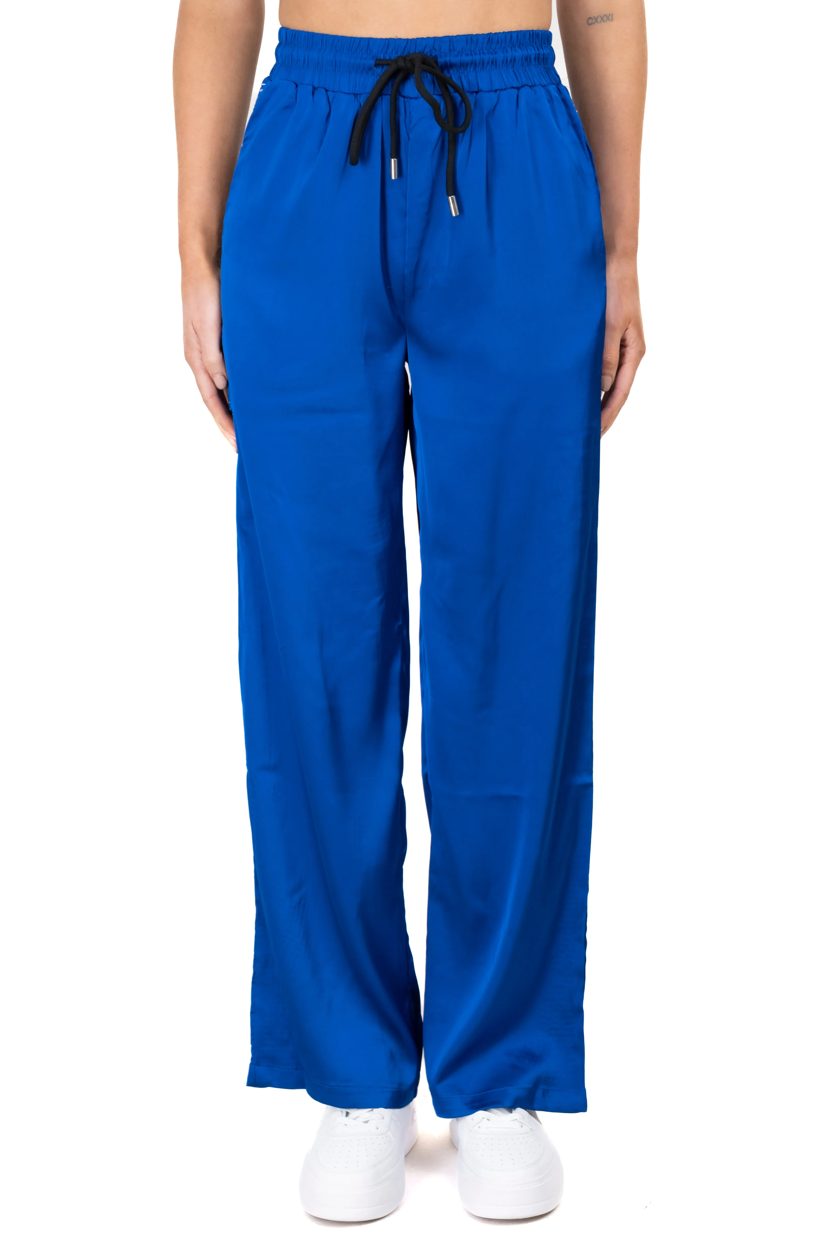 Pantalon amplio liso sold by Shasa