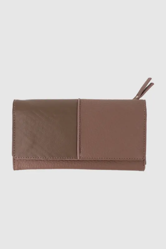 Cartera grande doble textura sold by Shasa