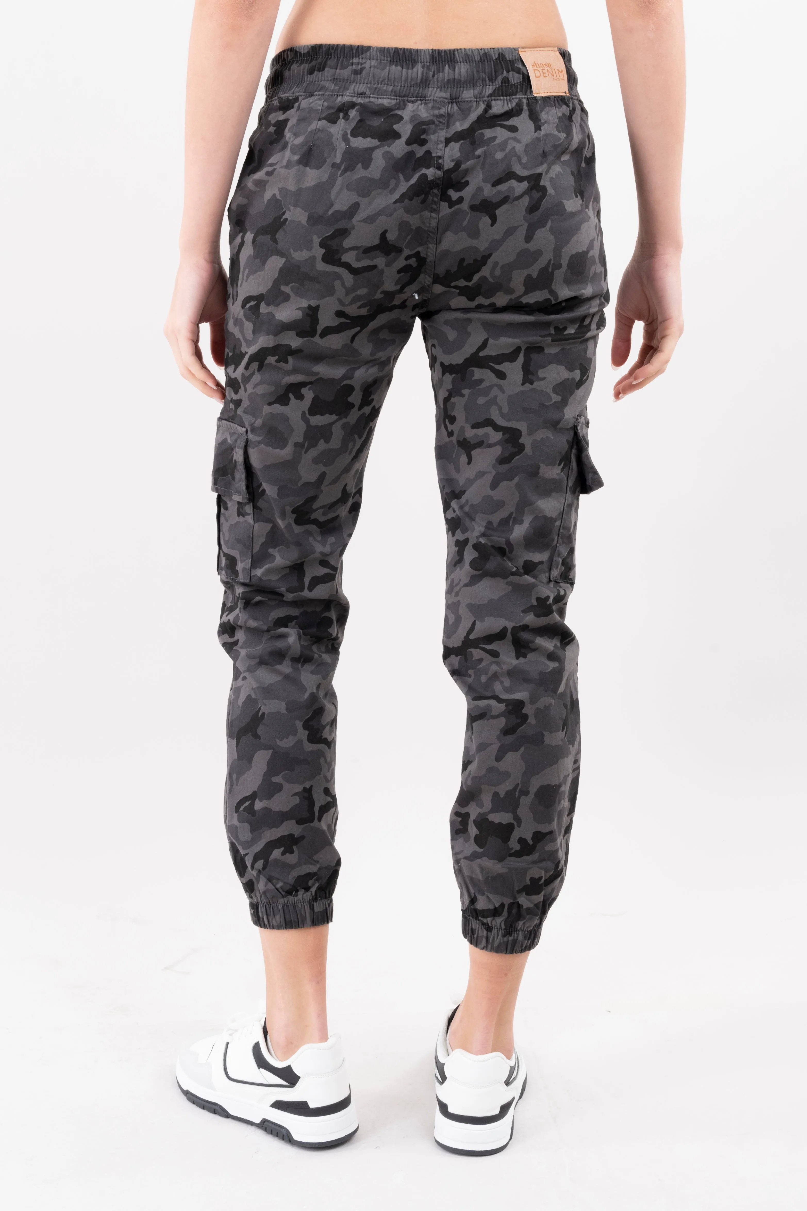 Jeans cargo cintura alta camuflaje cordón sold by Shasa product image thumbnail 4