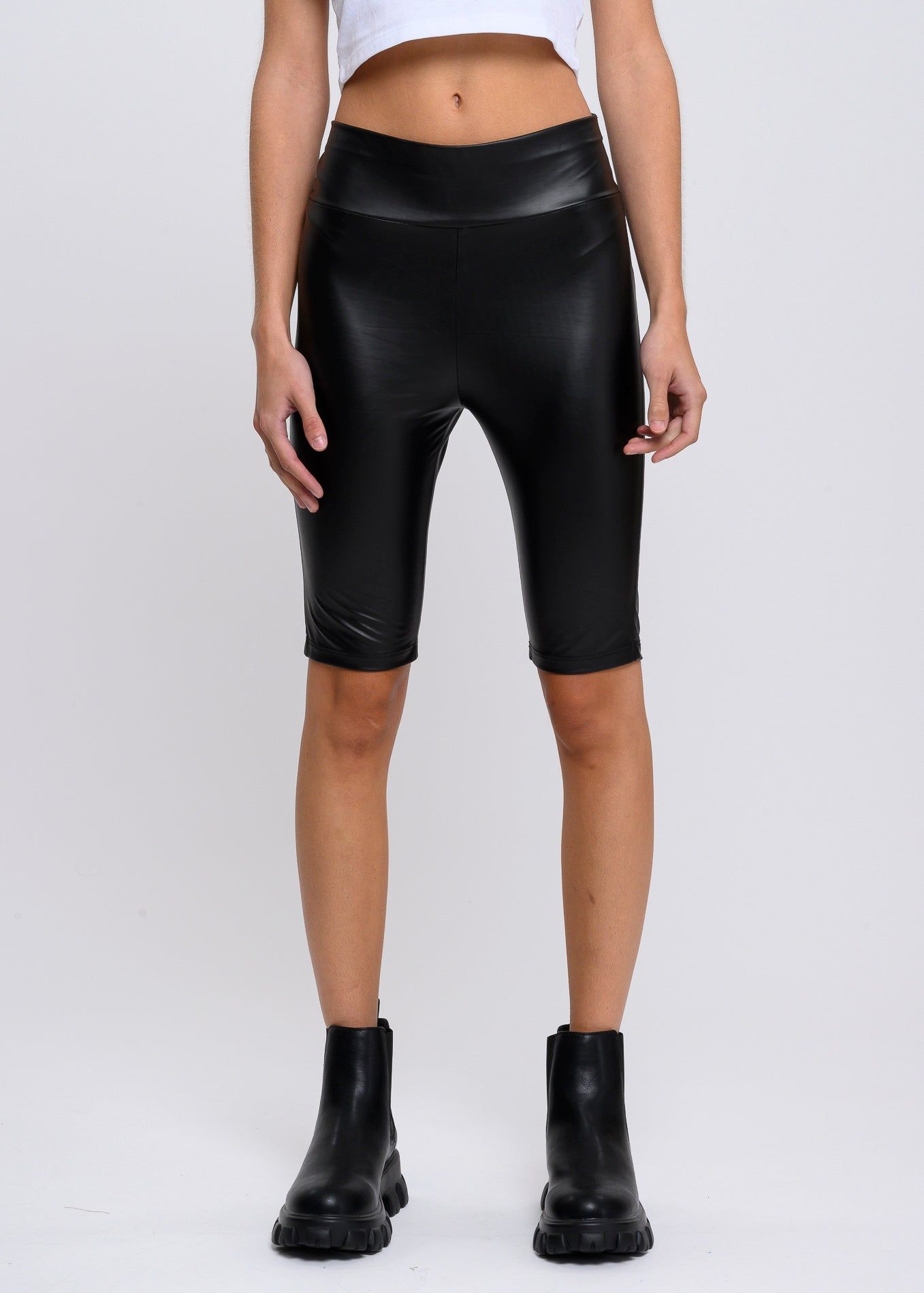 Short biker efecto piel sold by Shasa product image thumbnail 2