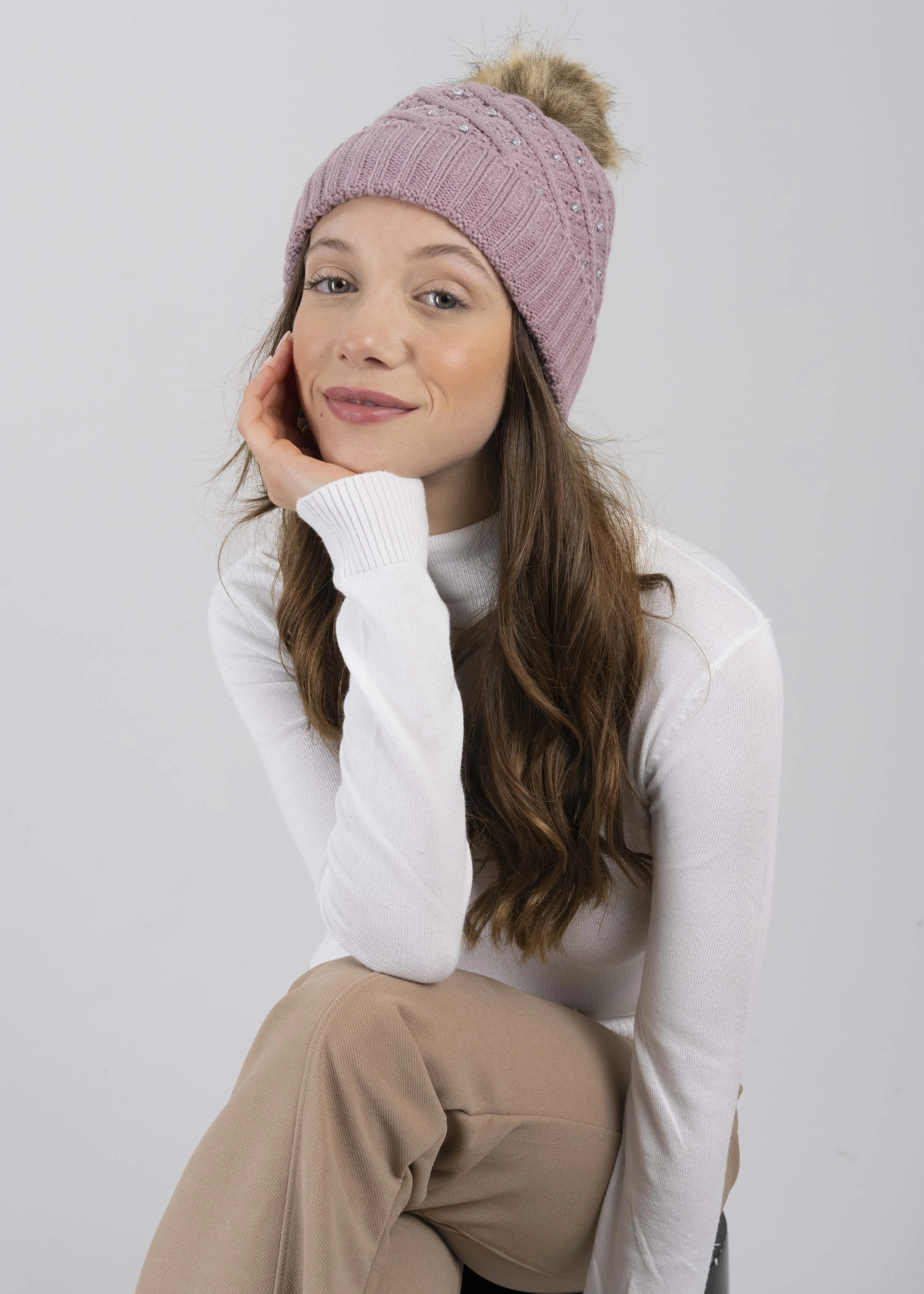 Gorro tejido brillos sold by Shasa