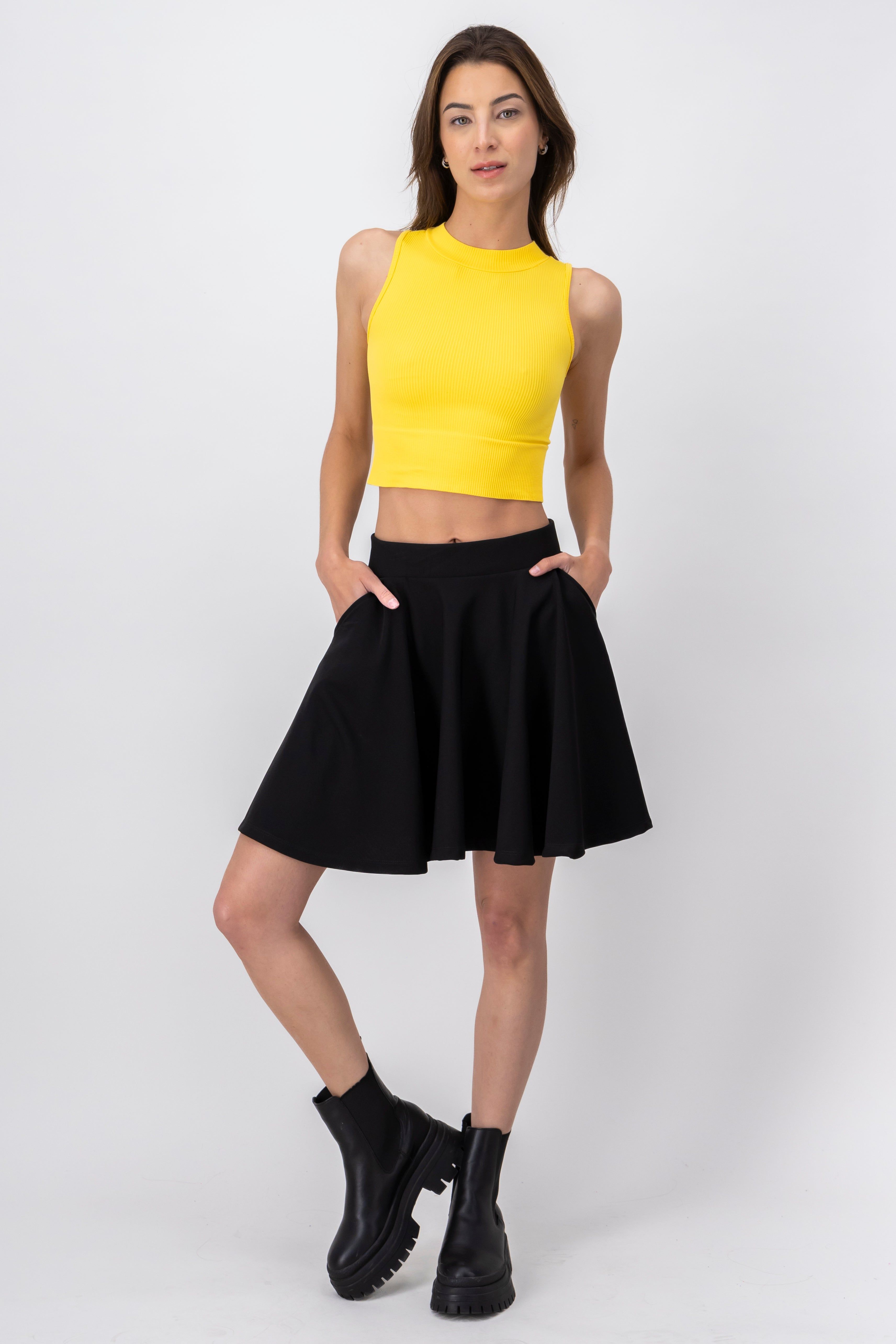 Falda Mini Bolsillos Lisa sold by Shasa