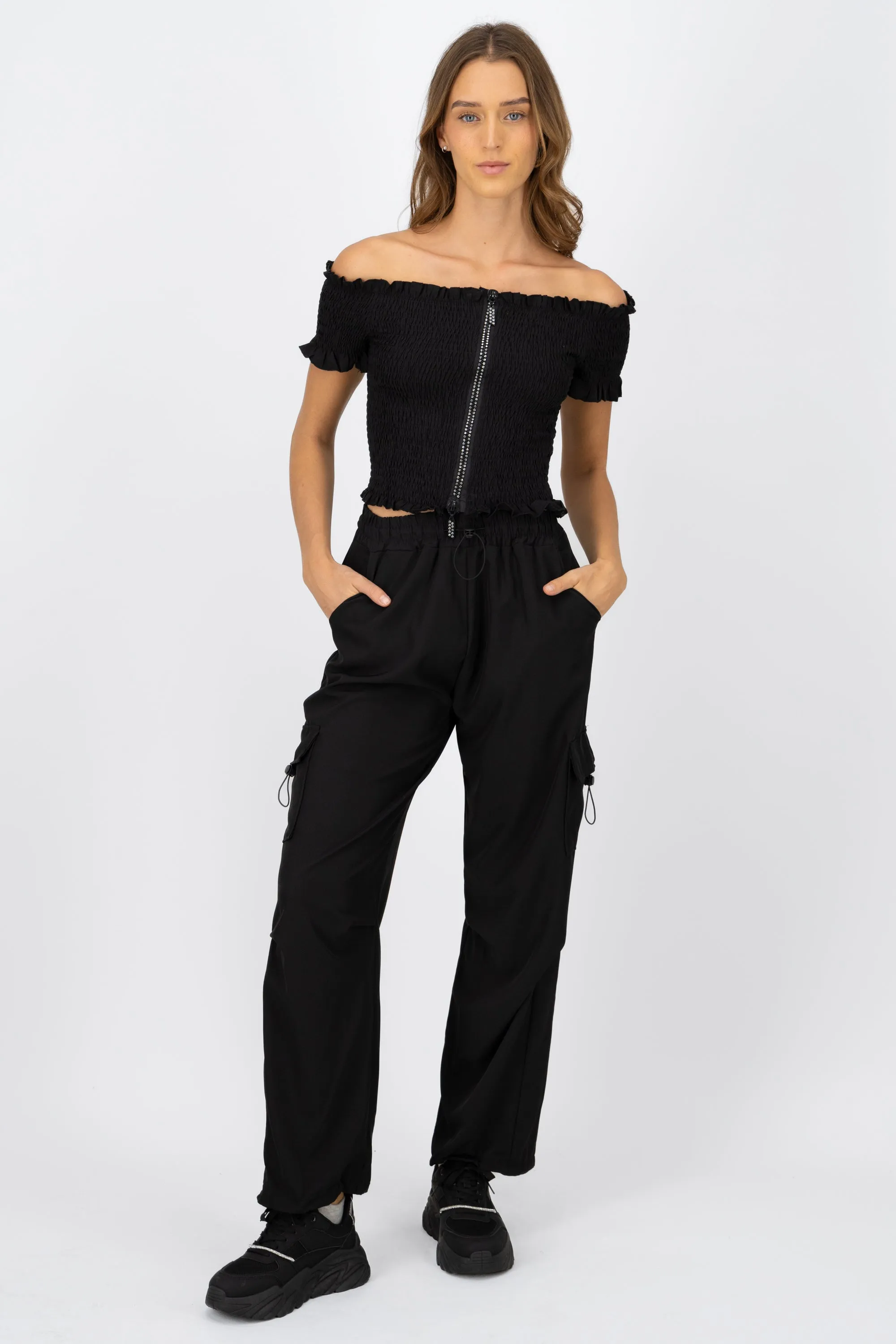 Jogger detalle cargo sold by Shasa