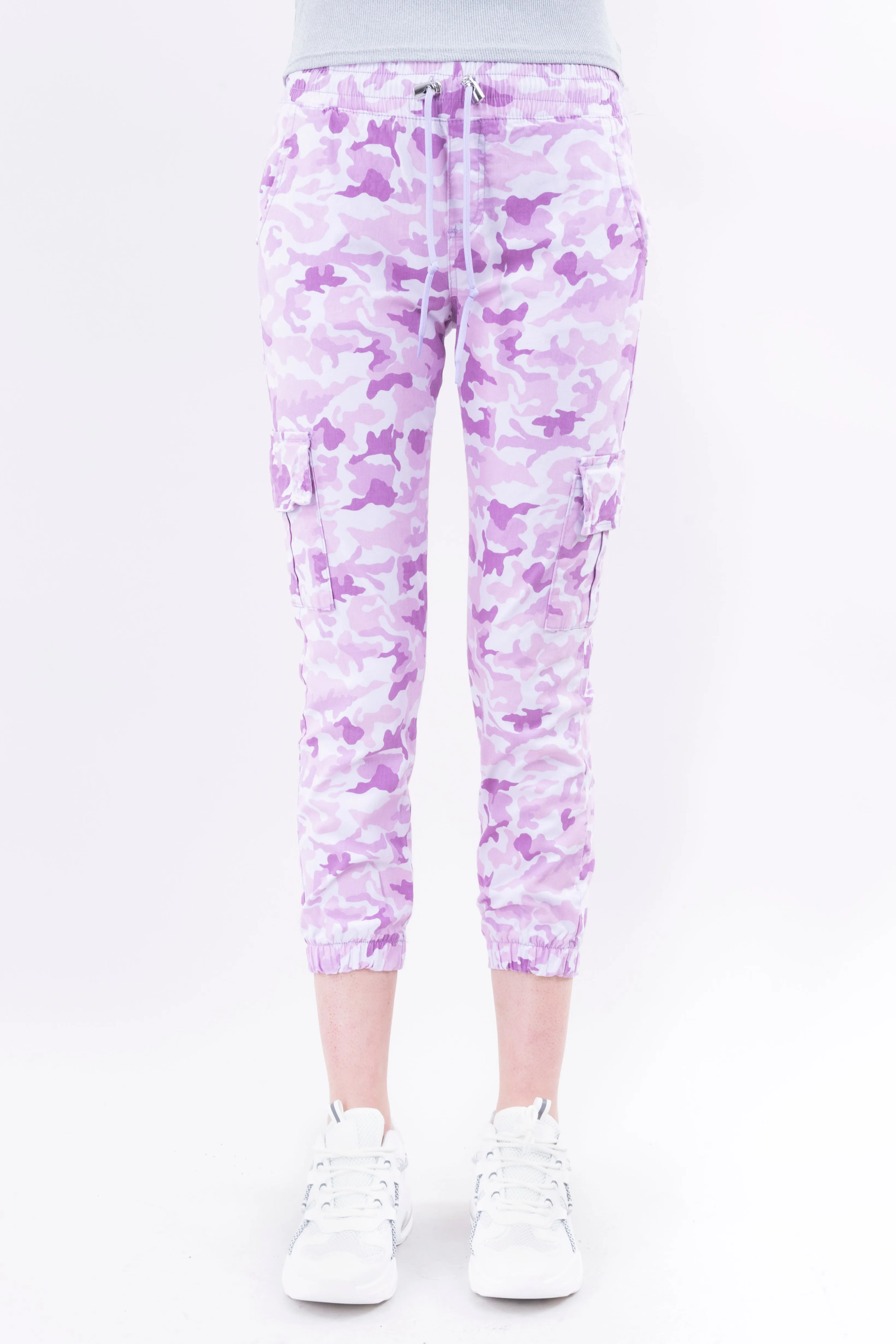 Jeans cargo cintura alta camuflaje cordón sold by Shasa