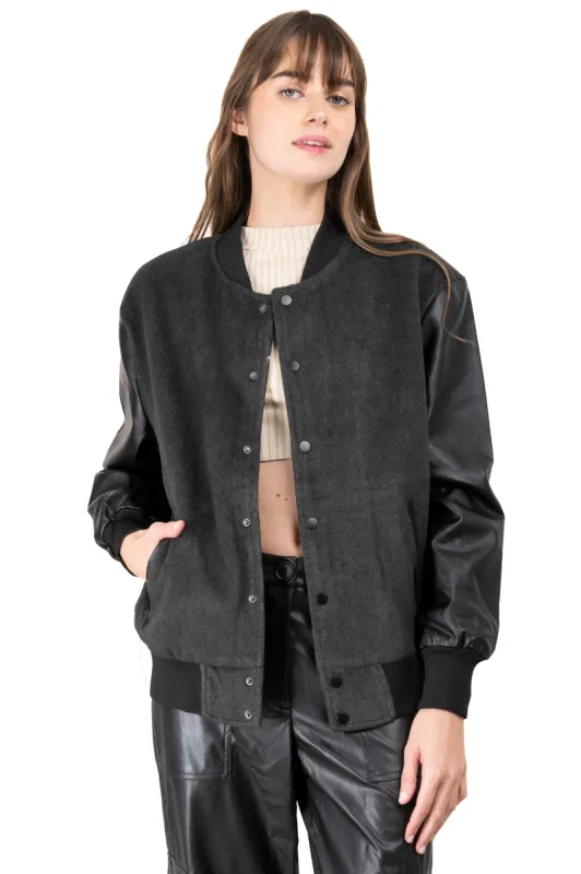 Chamarra bomber mangas efecto piel sold by Shasa