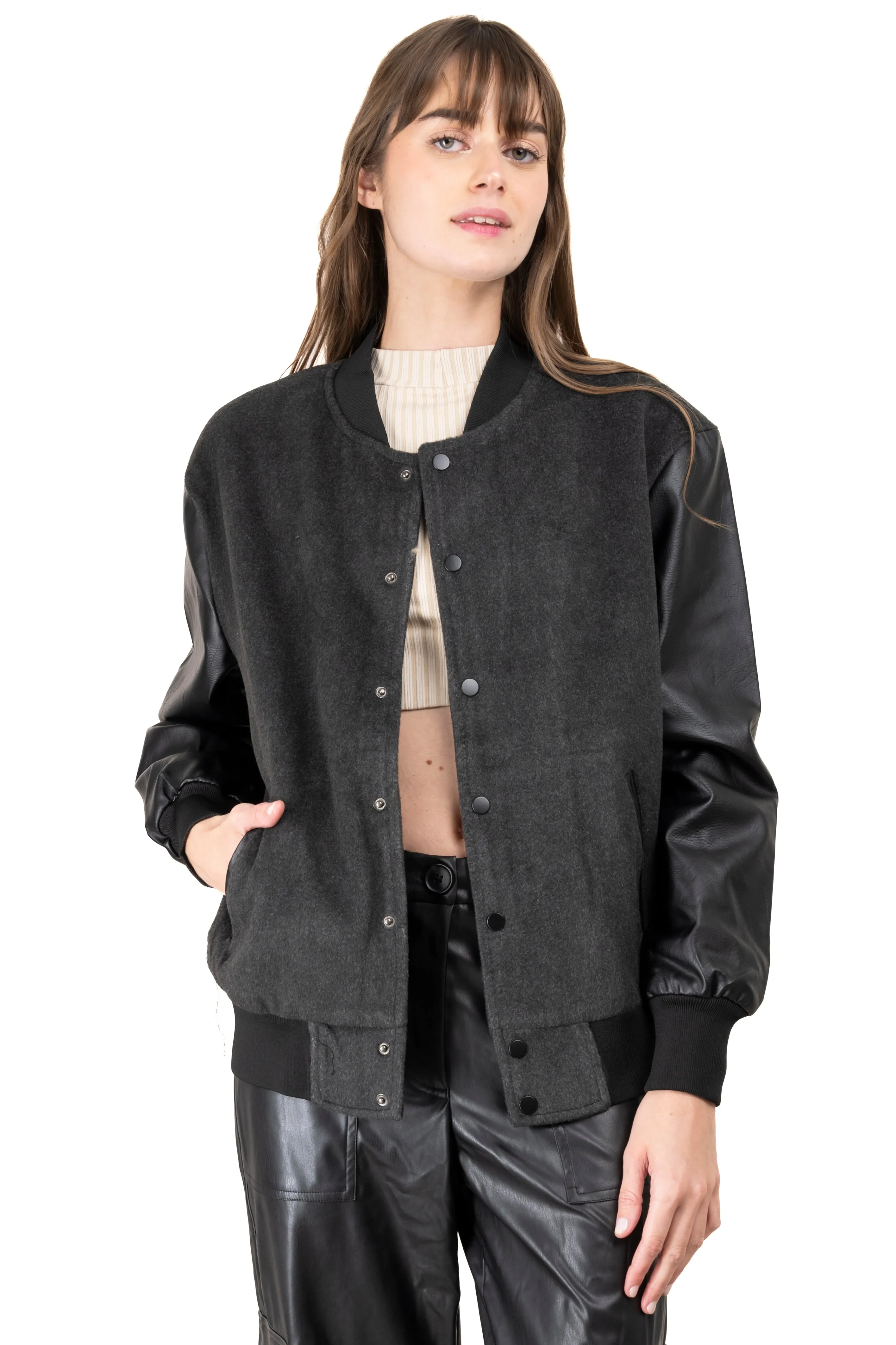 Chamarra bomber mangas efecto piel sold by Shasa