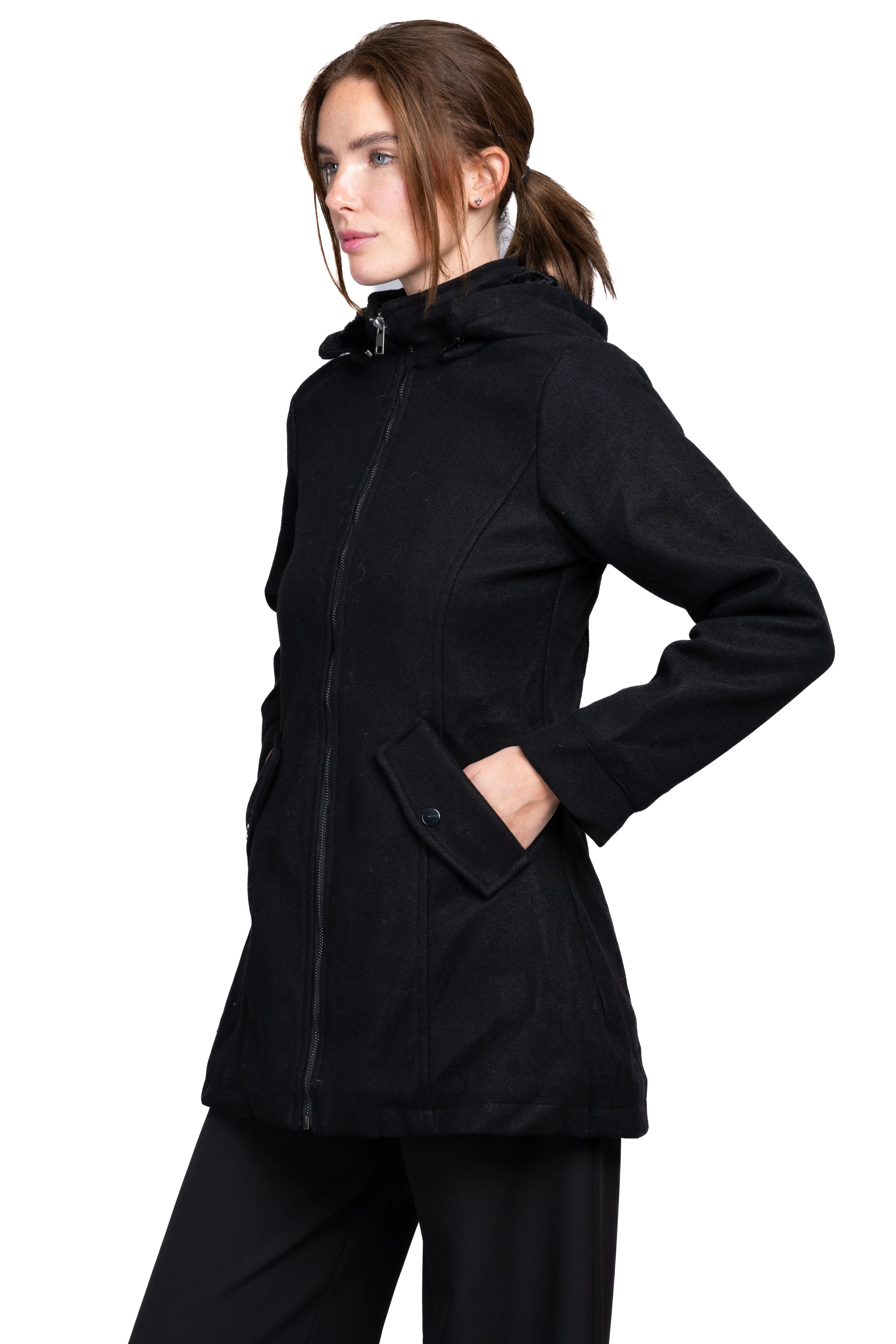 Abrigo detalle cierre sold by Shasa product image thumbnail 3