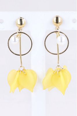 Aretes largos pétalos sold by Shasa
