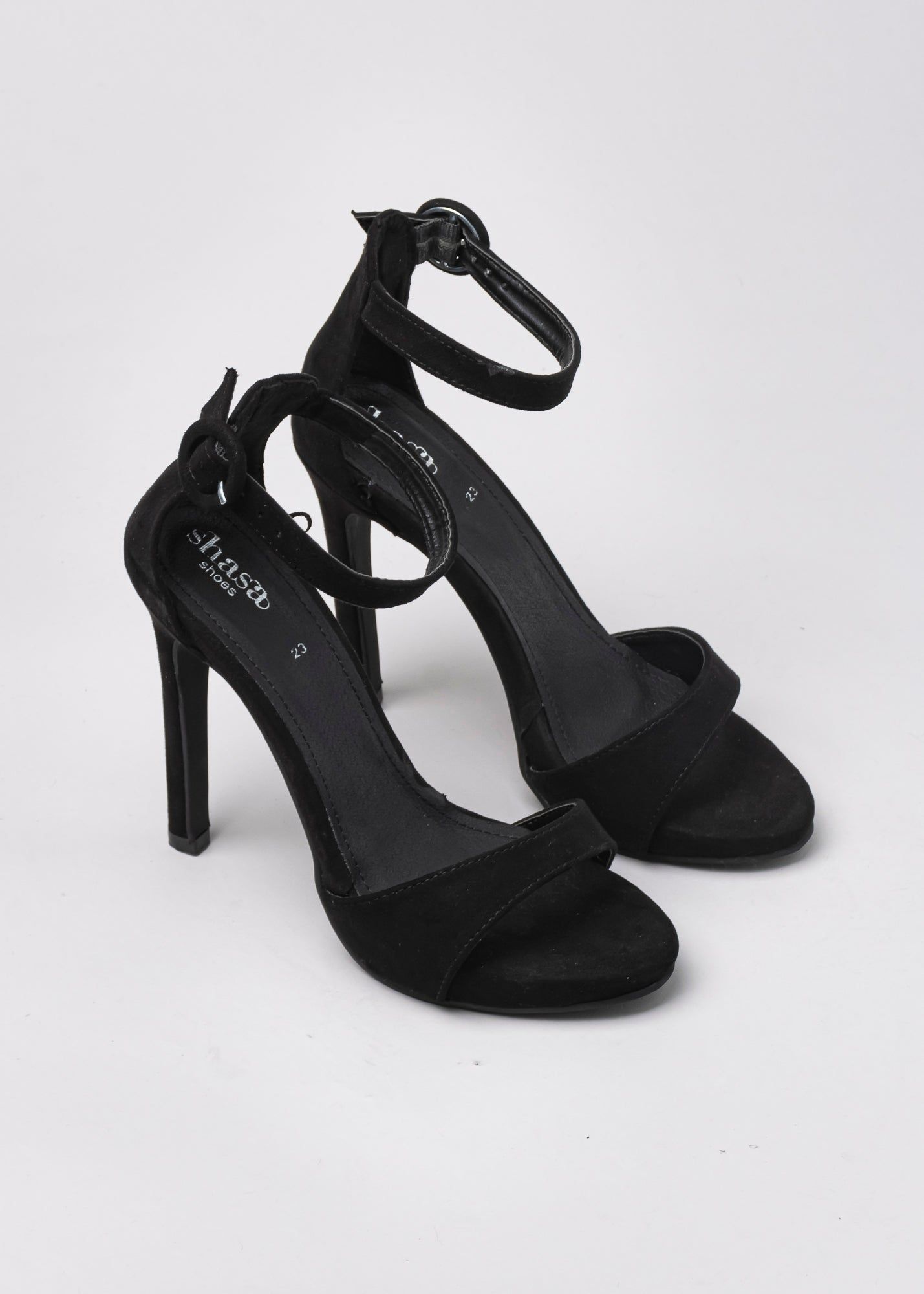 Tacón aguja terciopelo sold by Shasa