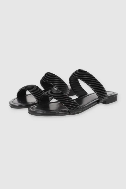 Sandalias dos tiras plizadas sold by Shasa