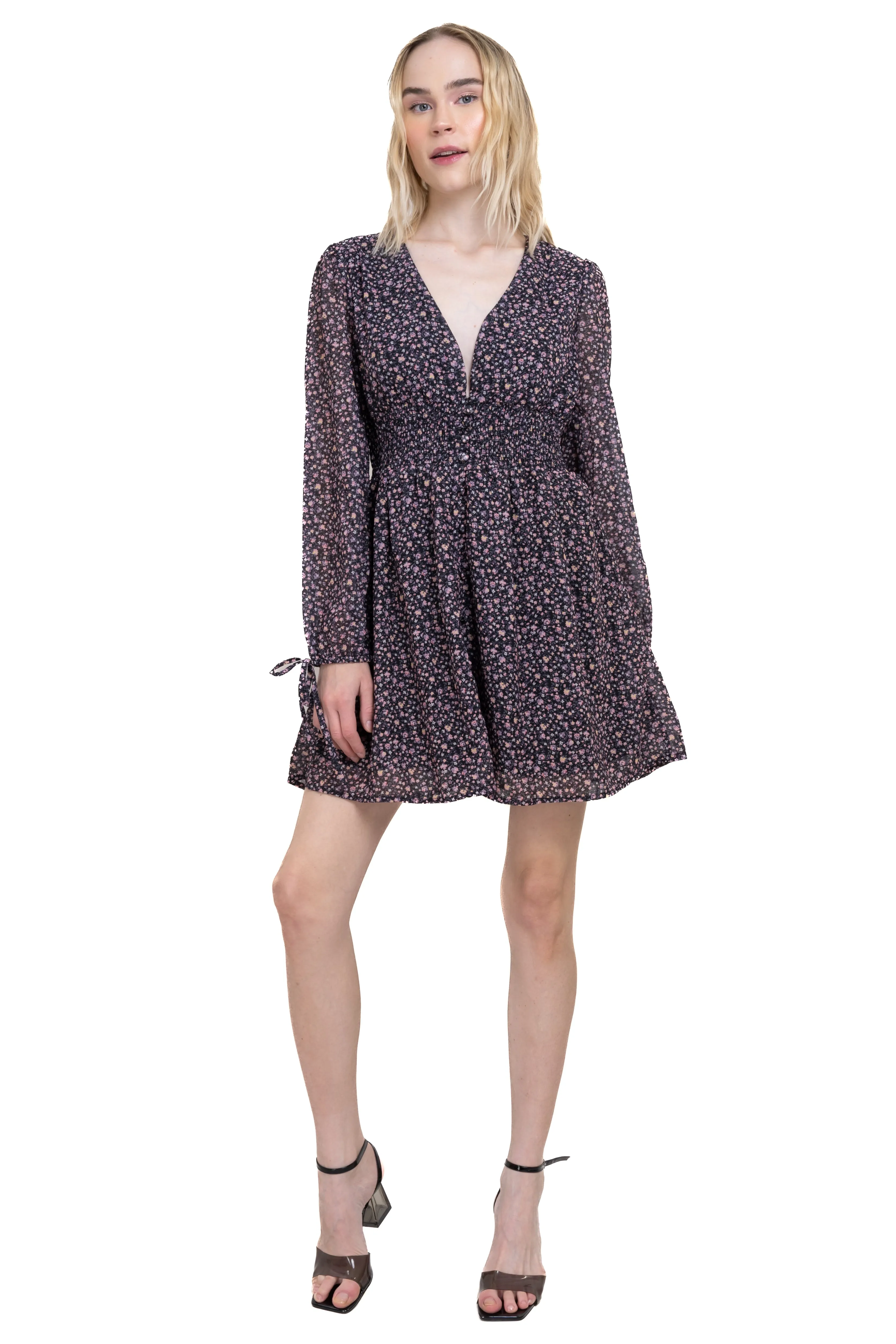 Vestido mini manga larga flores sold by Shasa