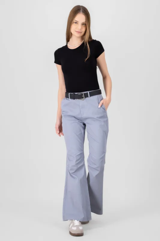 Pantalon detalle costuras sold by Shasa