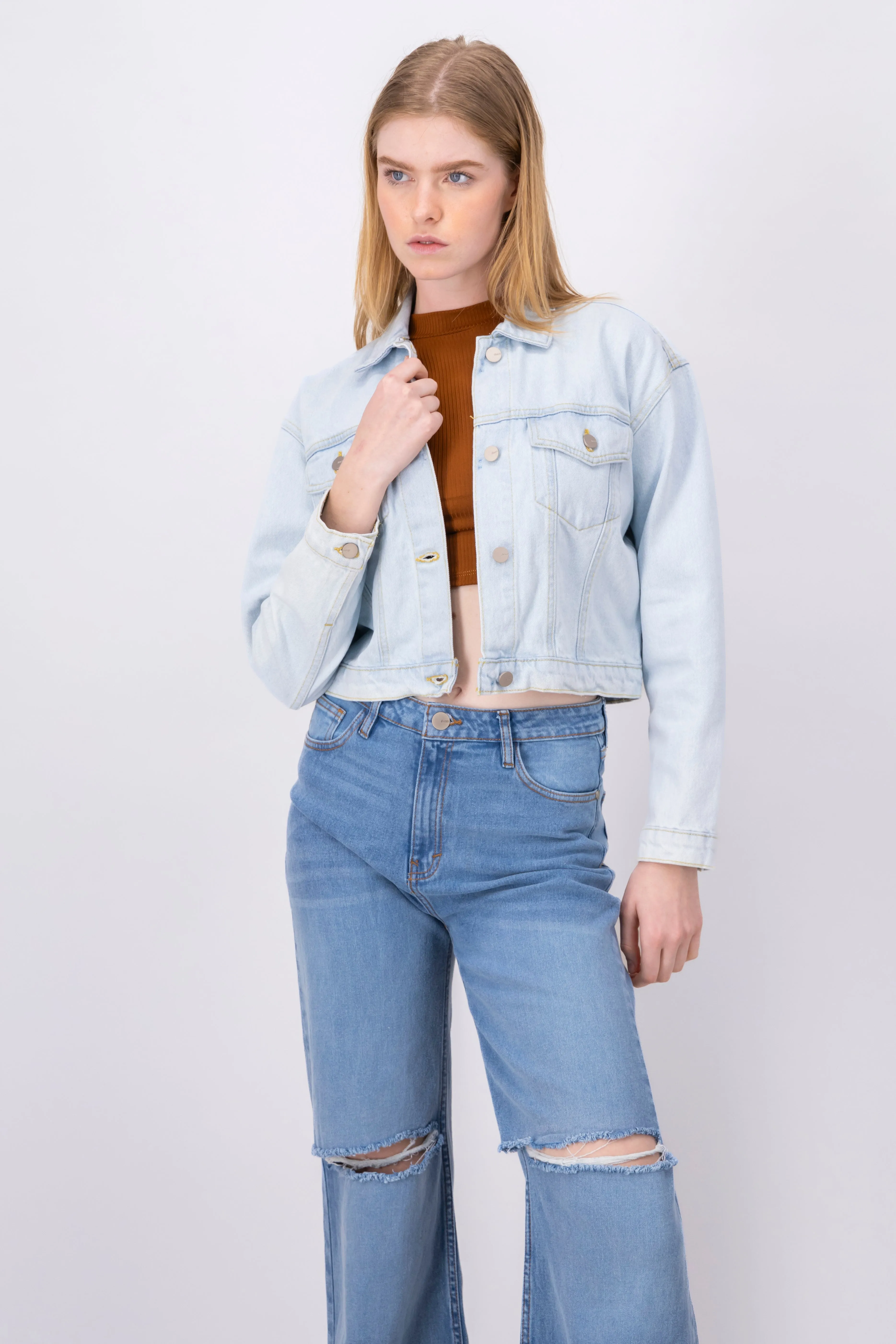 Chamarra crop denim botones sold by Shasa