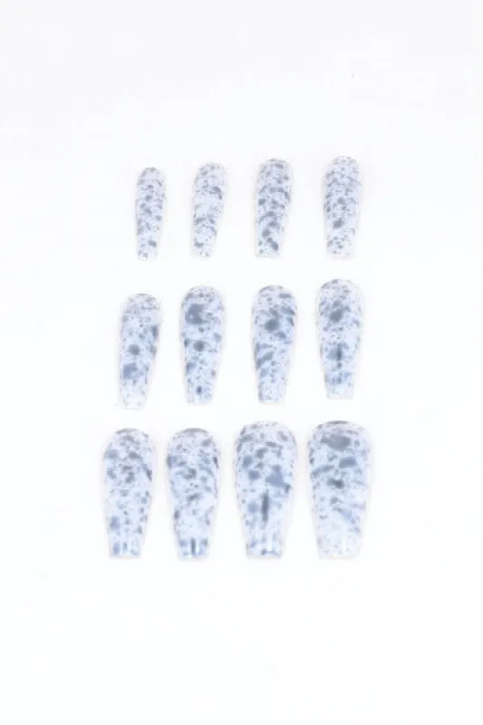 Set 12 Uñas Postizas Largas Manchas sold by Shasa