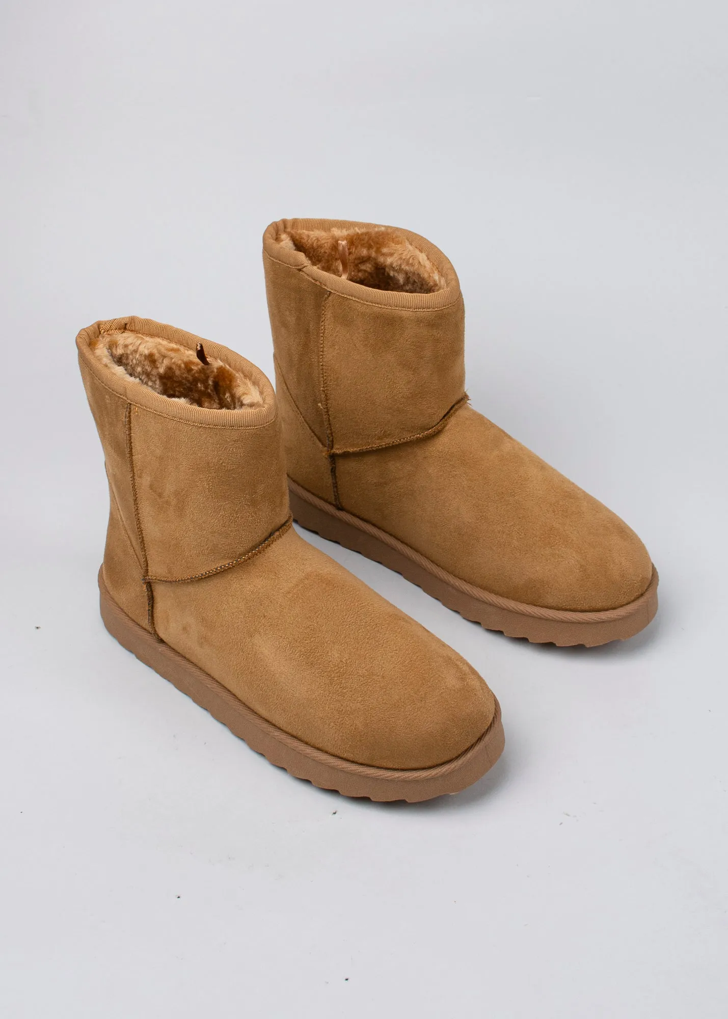 Bota corta peluche sold by Shasa