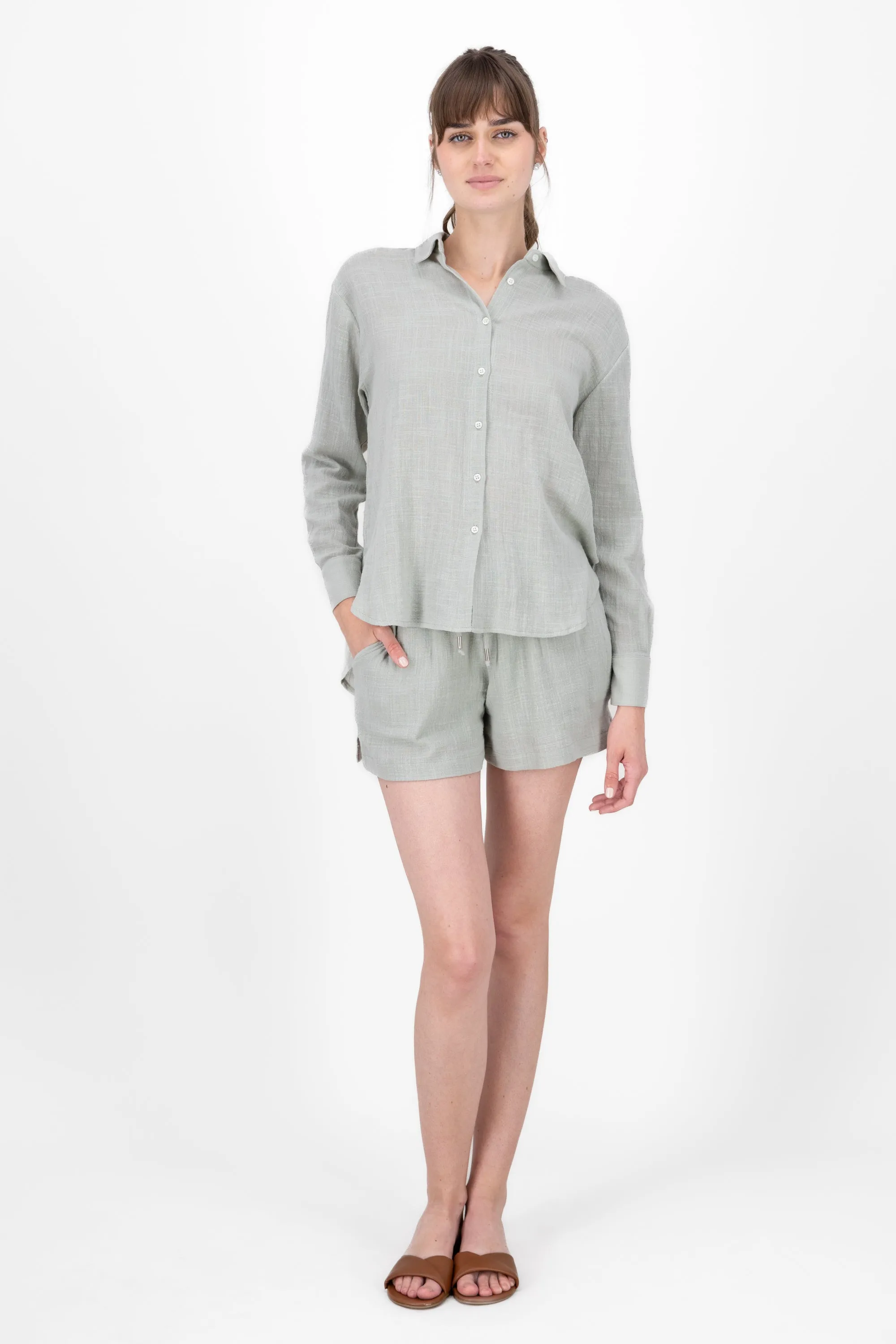 Short resorte lino sold by Shasa