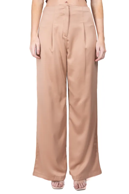 Pantalón sastre pinzas satín sold by Shasa