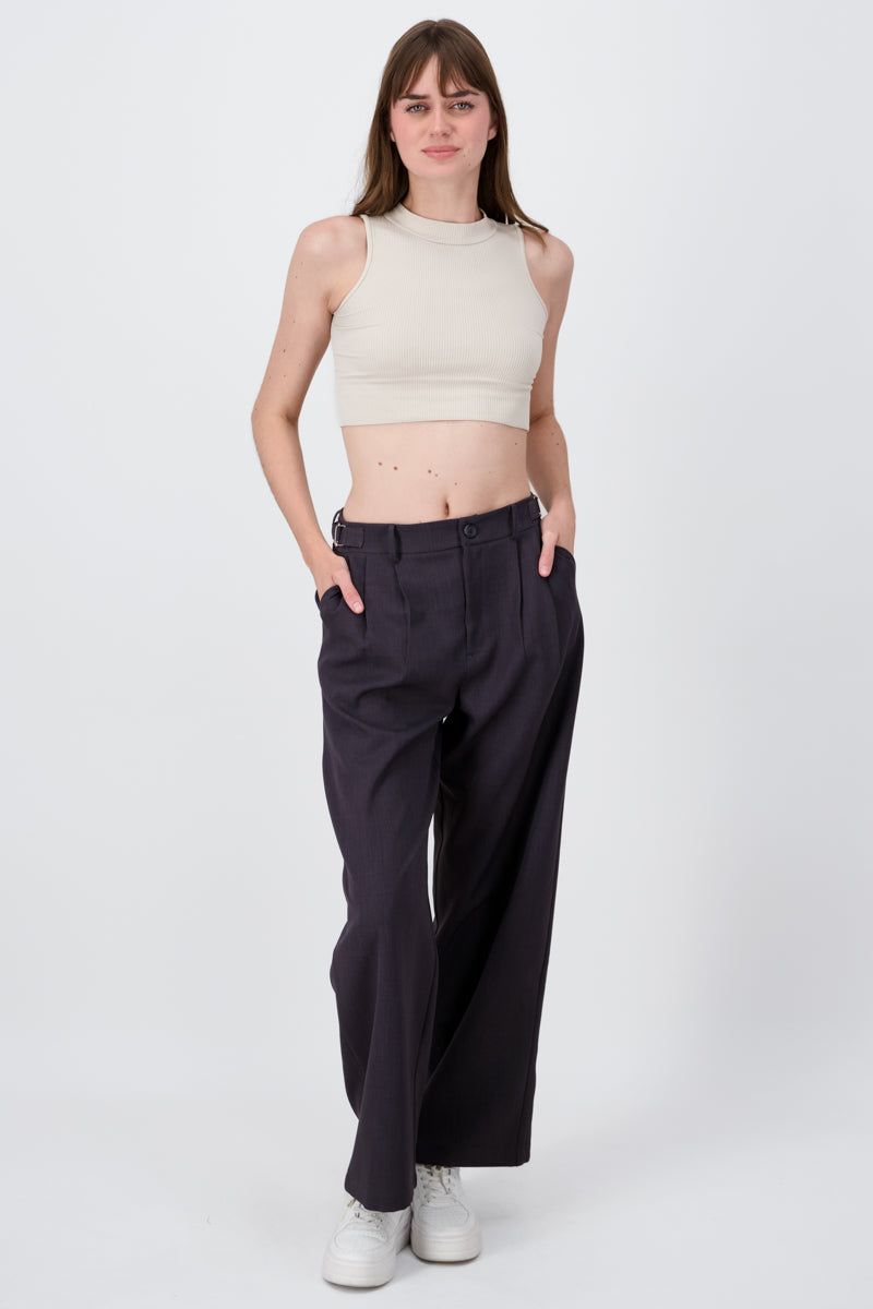 PANTALON DETALLE PINZAS sold by Shasa