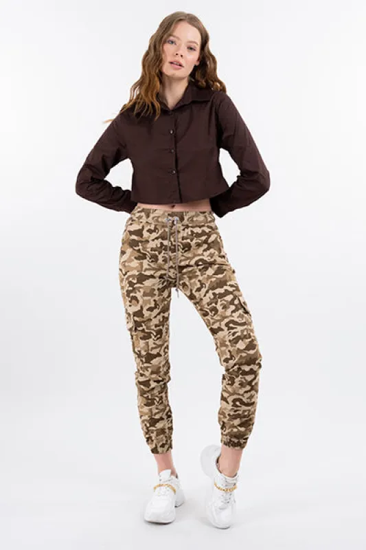 Jeans cargo cintura alta camuflaje cordón sold by Shasa