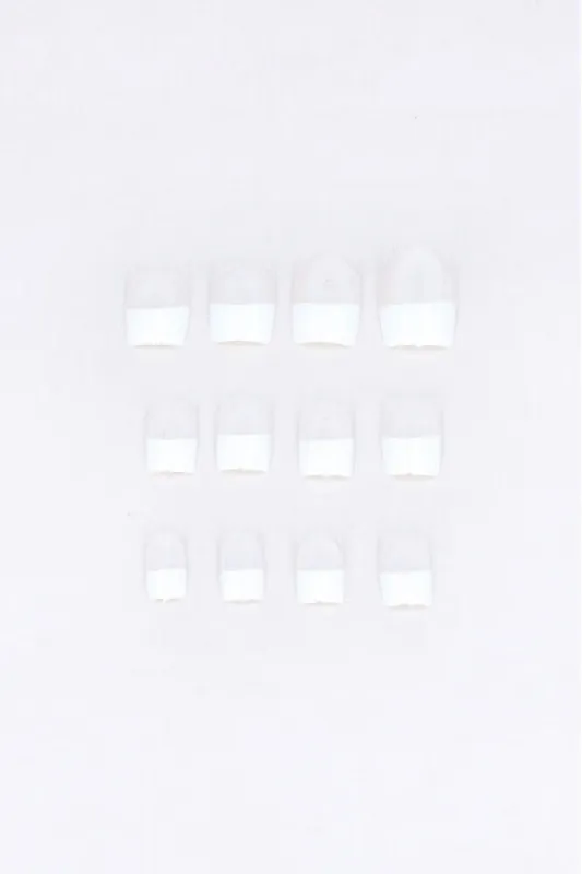 Set 12 Uñas Postizas Francés sold by Shasa