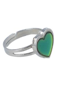Anillo humor corazón sold by Shasa