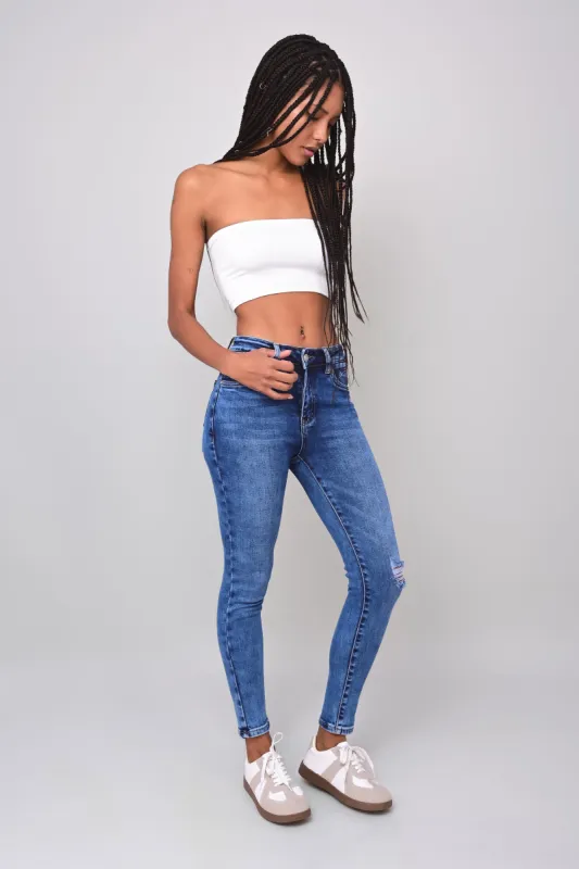 Jeans skinny destrucción en rodilla sold by Shasa
