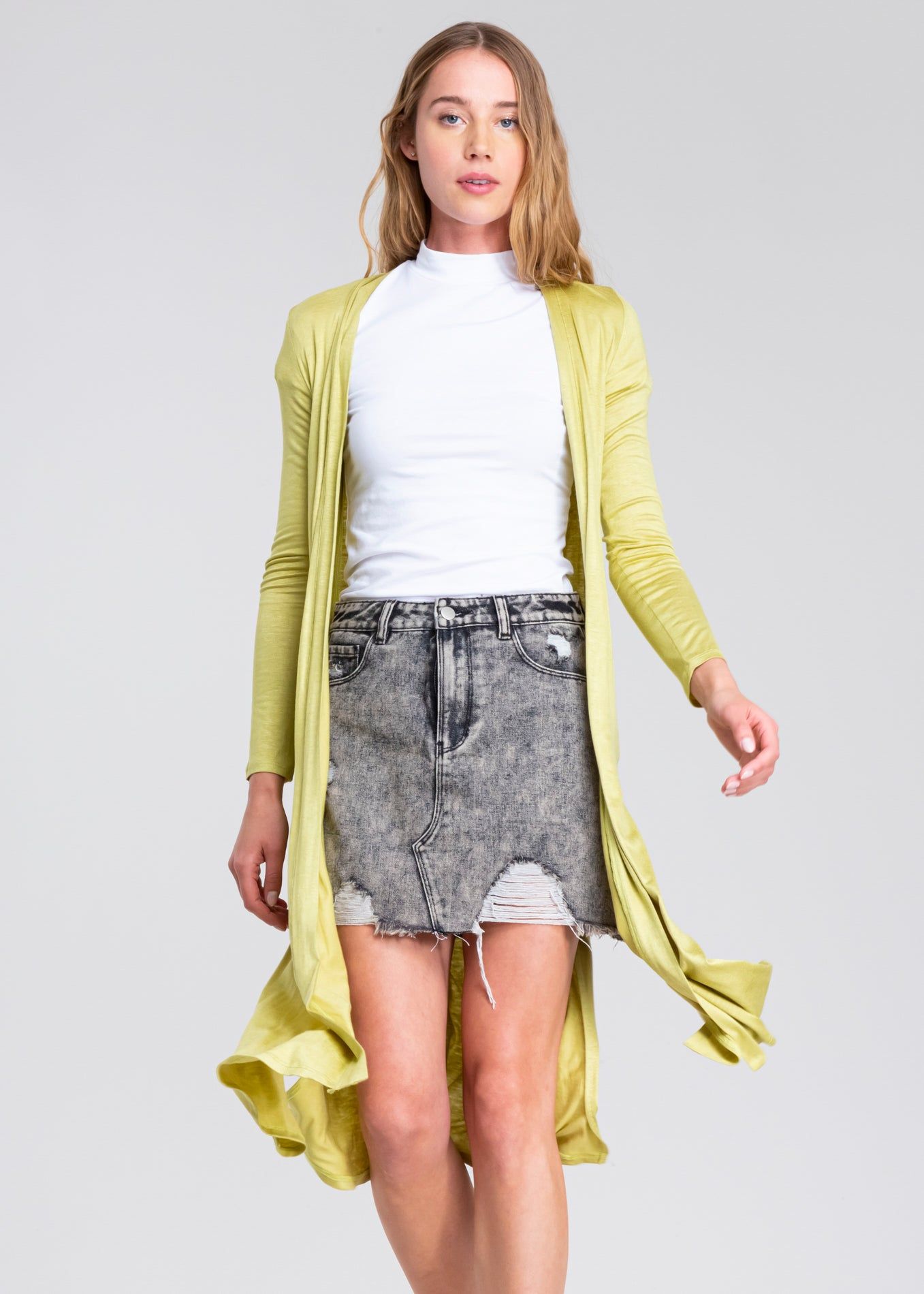 Cárdigan largo aberturas laterales sold by Shasa