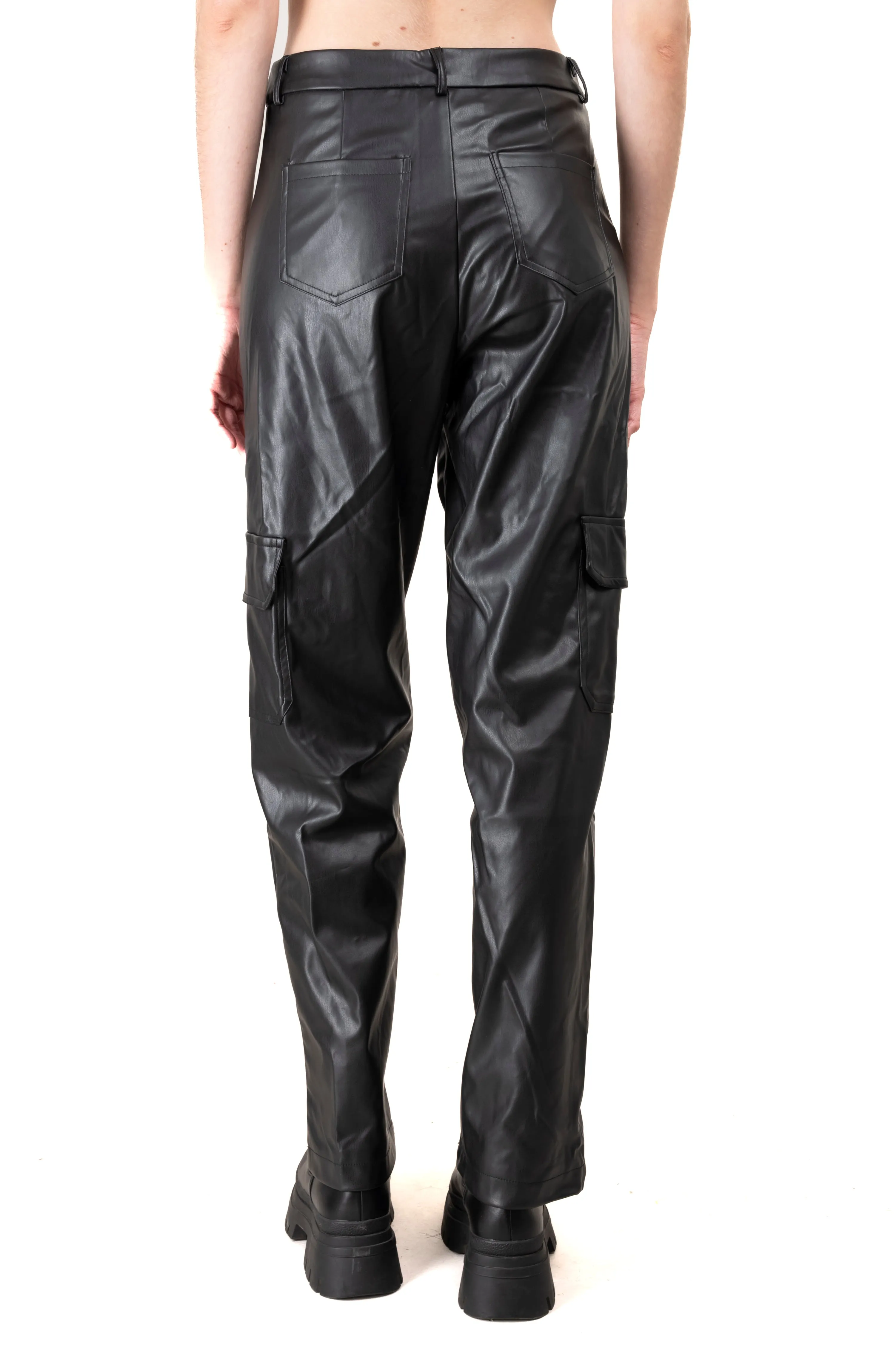 Pantalón recto efecto piel bolsos sold by Shasa product image thumbnail 4