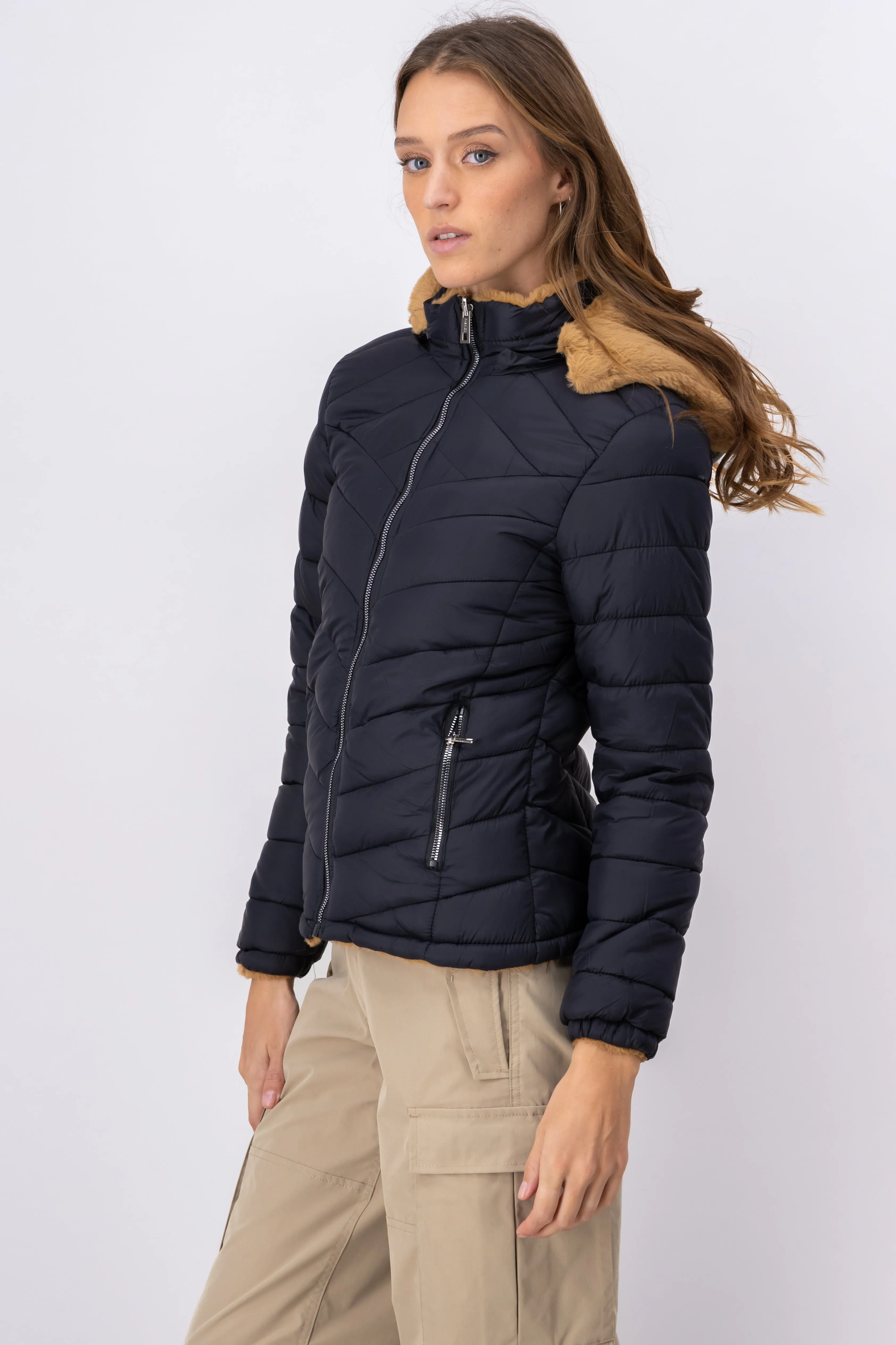 Chamarra capitonada peluche doble vista sold by Shasa product image thumbnail 3