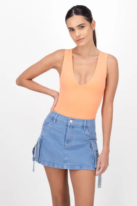 Bodysuit cuello v sin mangas sold by Shasa