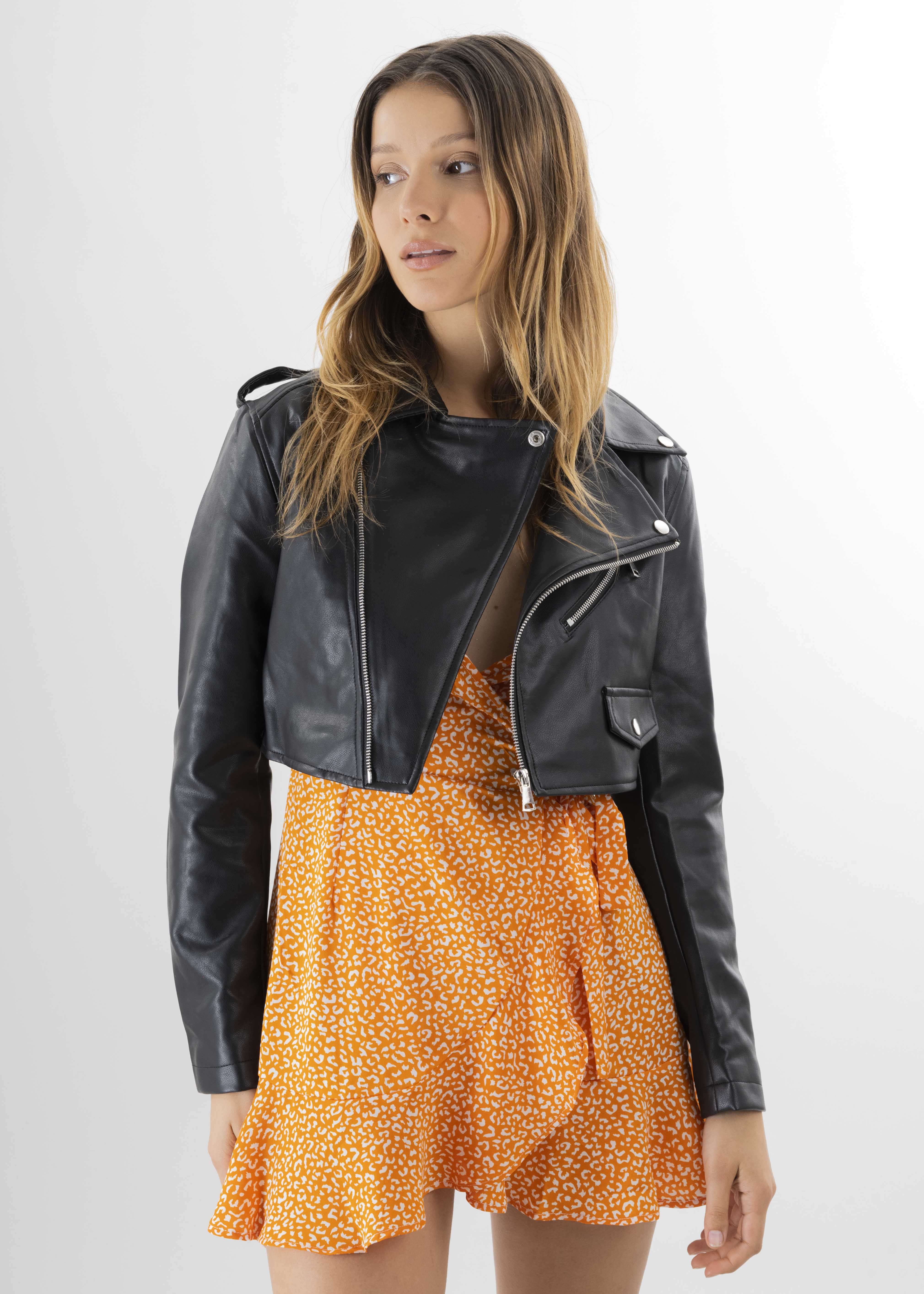 Chamarra crop biker efecto piel sold by Shasa