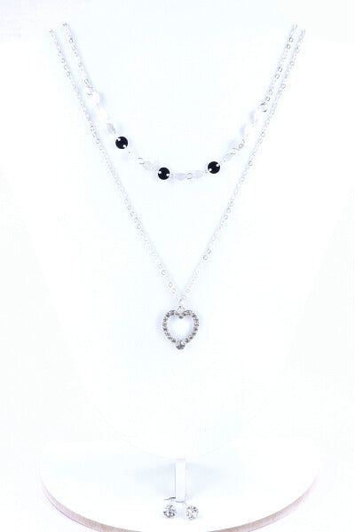 Set collar aretes corazón sold by Shasa