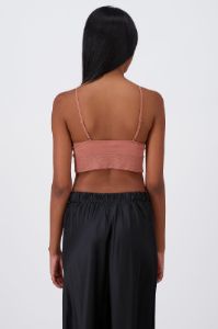 Top De Encaje Bordado Cropped Seamless sold by Shasa