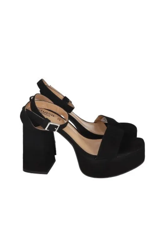 Tacon suede chunky pulsera sold by Shasa