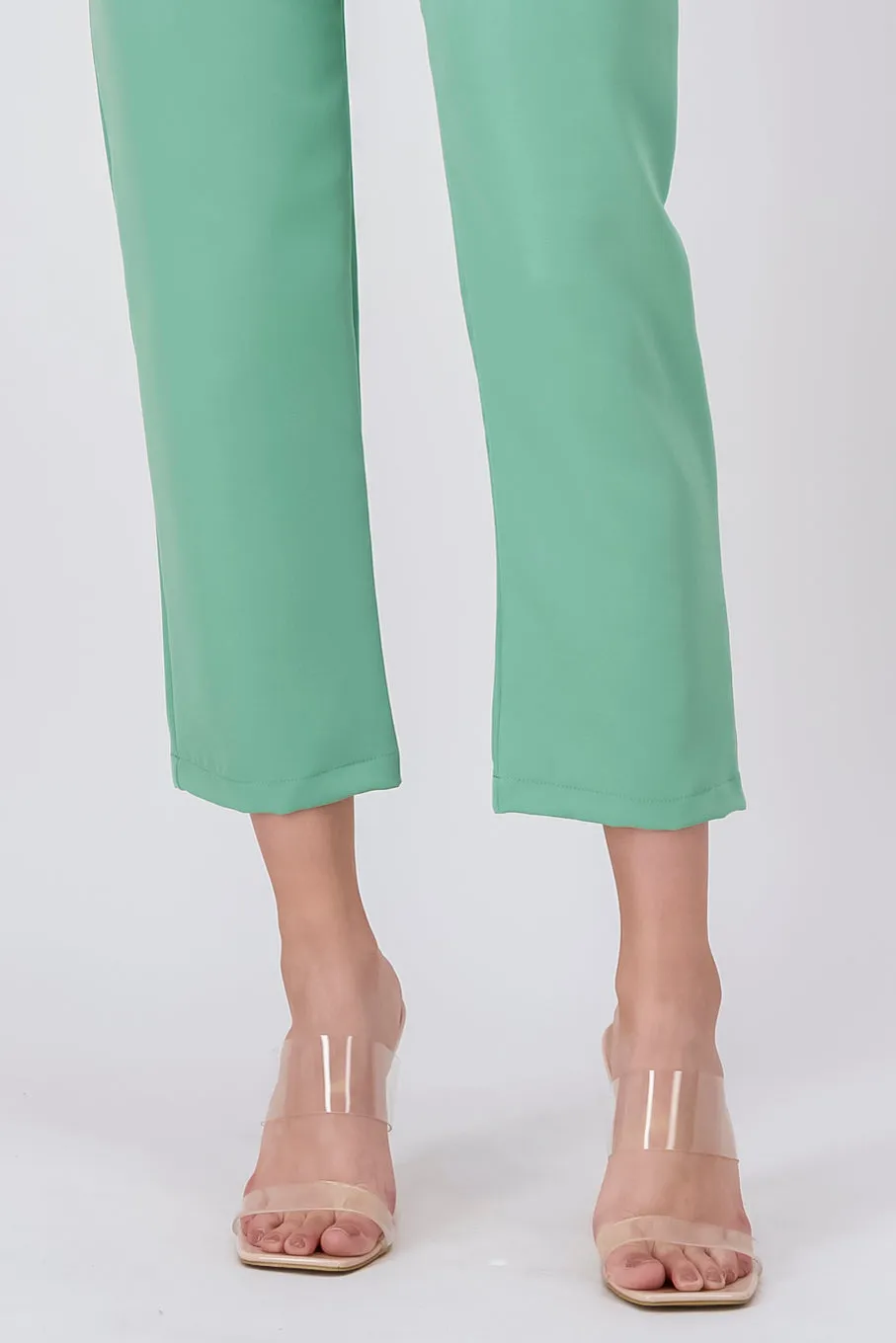 Tacón pirámide mula tiras transparentes sold by Shasa