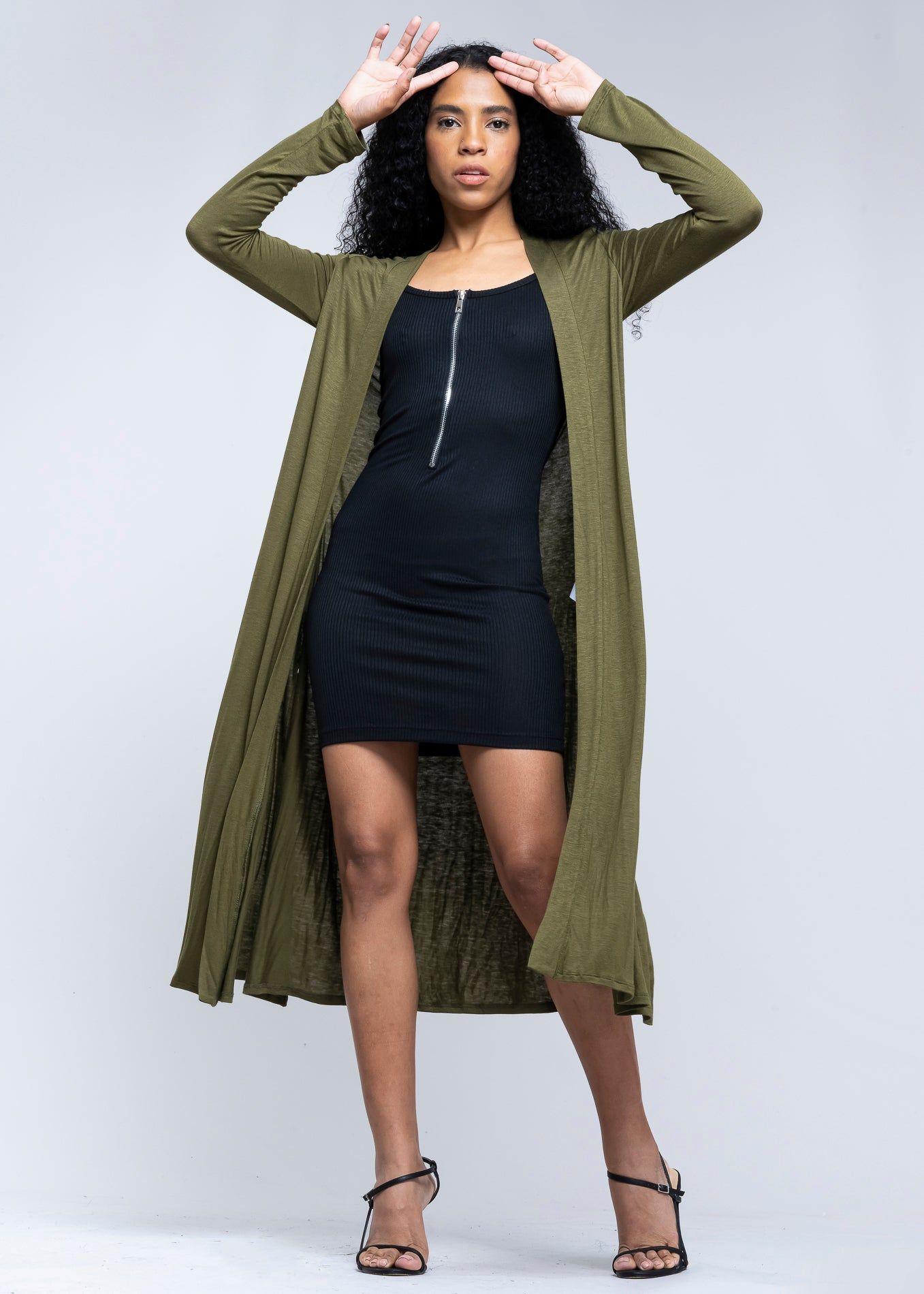 Cárdigan largo aberturas laterales sold by Shasa