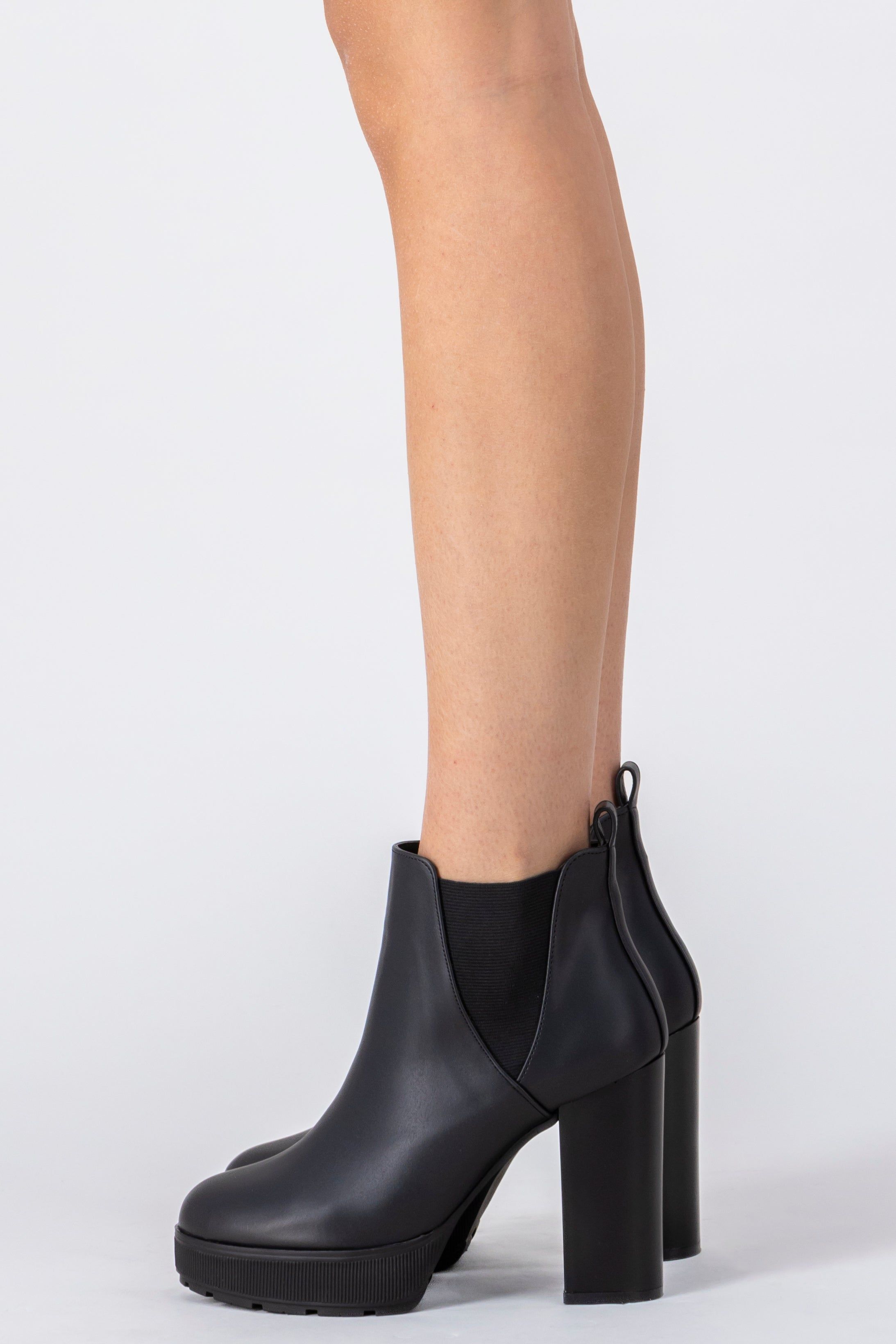 Botín chelsea tacón alto sold by Shasa product image thumbnail 3