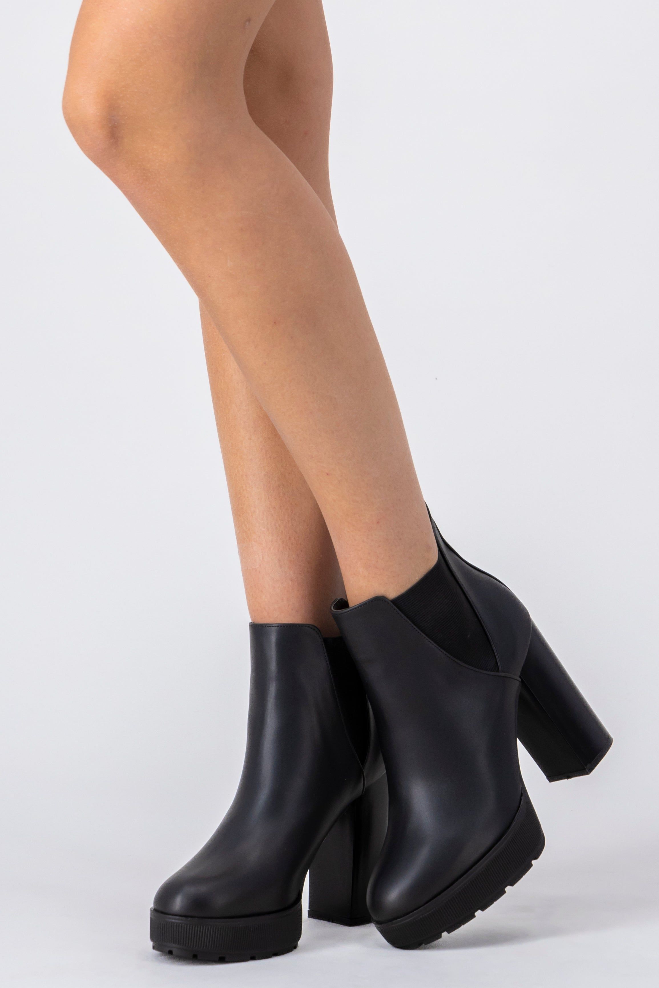 Botín chelsea tacón alto sold by Shasa