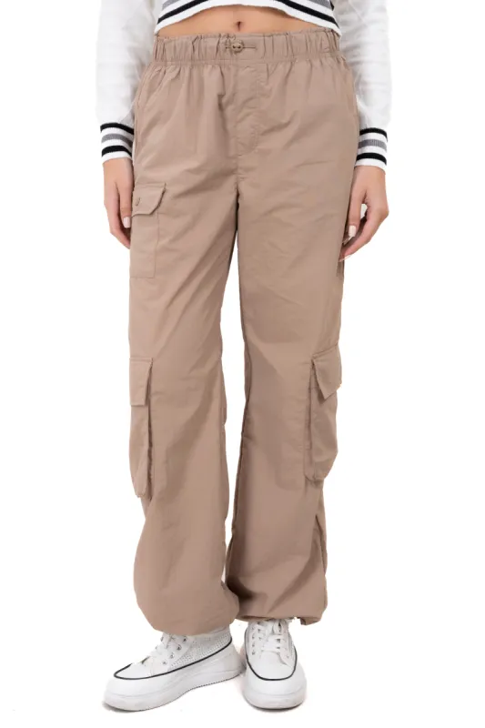 Pantalón parachute triple bolsillo sold by Shasa